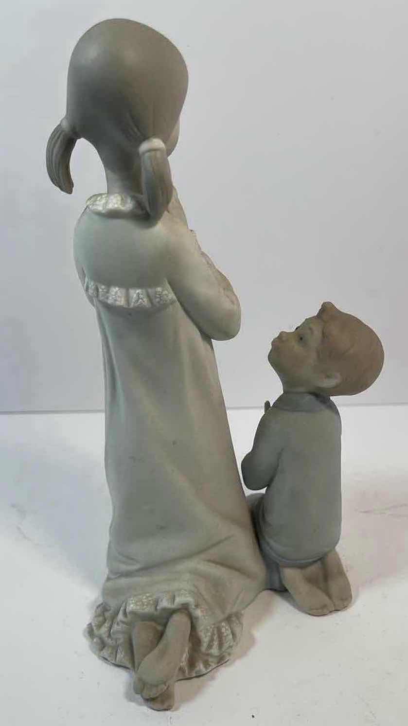 Photo 1 of LLADRO PORCELAIN TEACHING TO PRAY FIGURINE VINTAGE H8.5”
