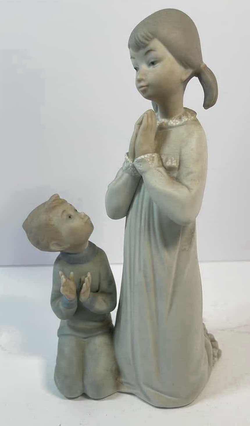 Photo 1 of LLADRO PORCELAIN TEACHING TO PRAY FIGURINE VINTAGE H8.5”