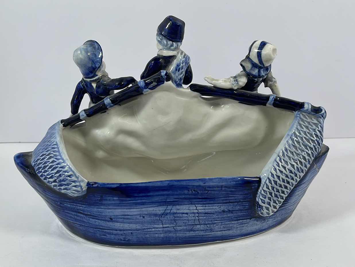 Photo 1 of VINTAGE DELFT BLUE & WHITE DUTCH FIGURINES CERAMIC POTTERY BOWL H6.5”