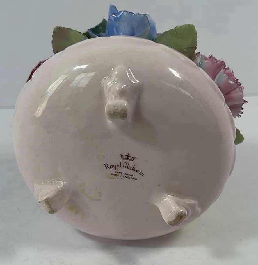 Photo 1 of VTG ROYAL MALVERN BONE CHINA FLOWER BOUQUET H4” MADE IN ENGLAND