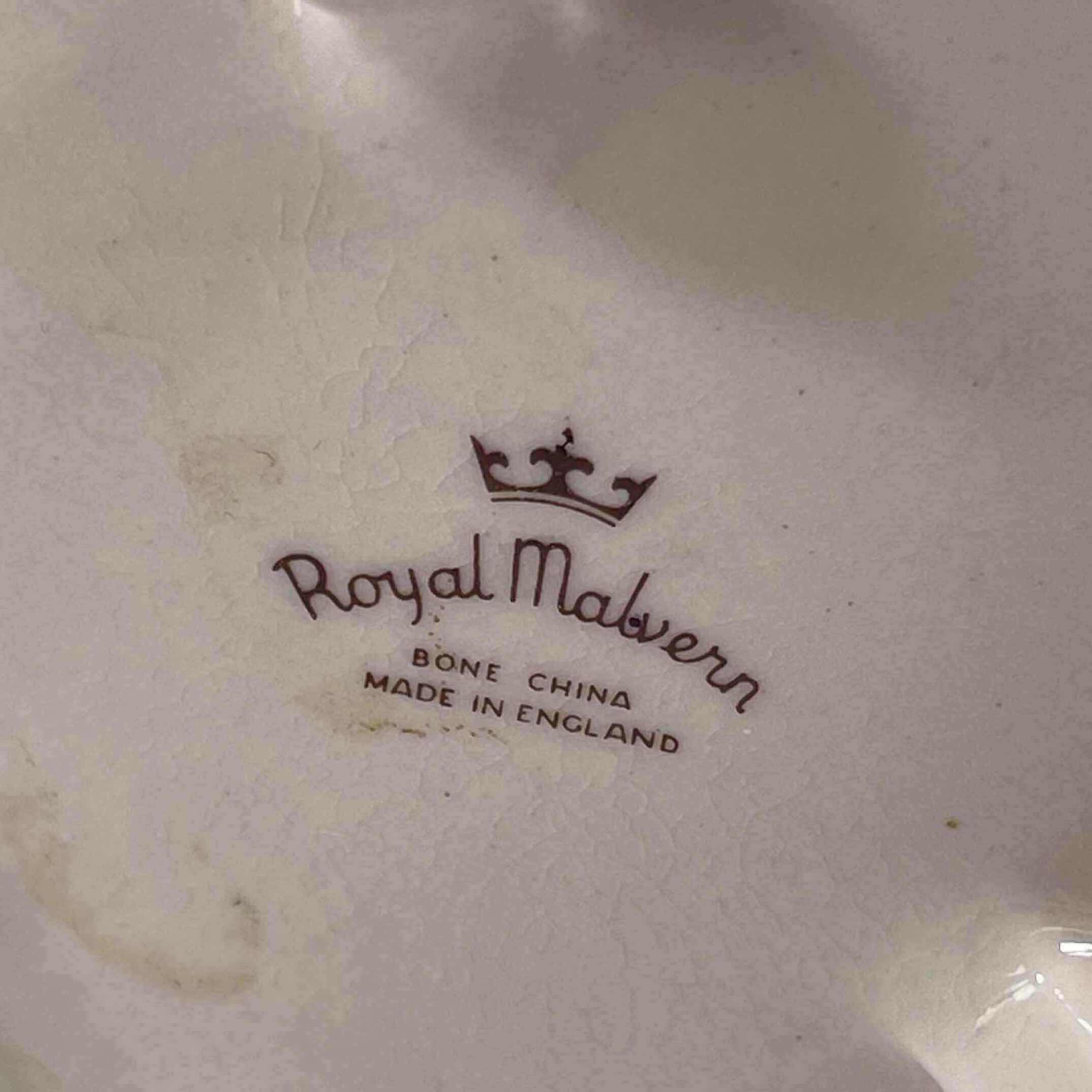 Photo 1 of VTG ROYAL MALVERN BONE CHINA FLOWER BOUQUET H4” MADE IN ENGLAND