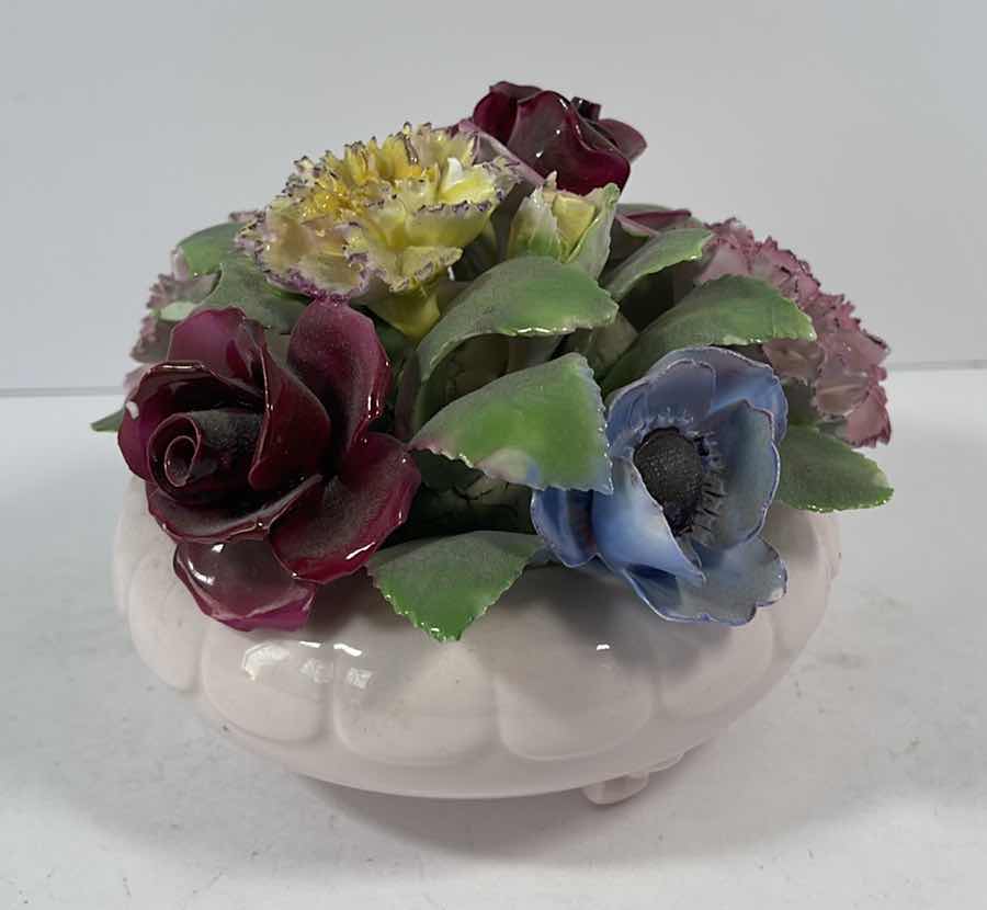 Photo 1 of VTG ROYAL MALVERN BONE CHINA FLOWER BOUQUET H4” MADE IN ENGLAND