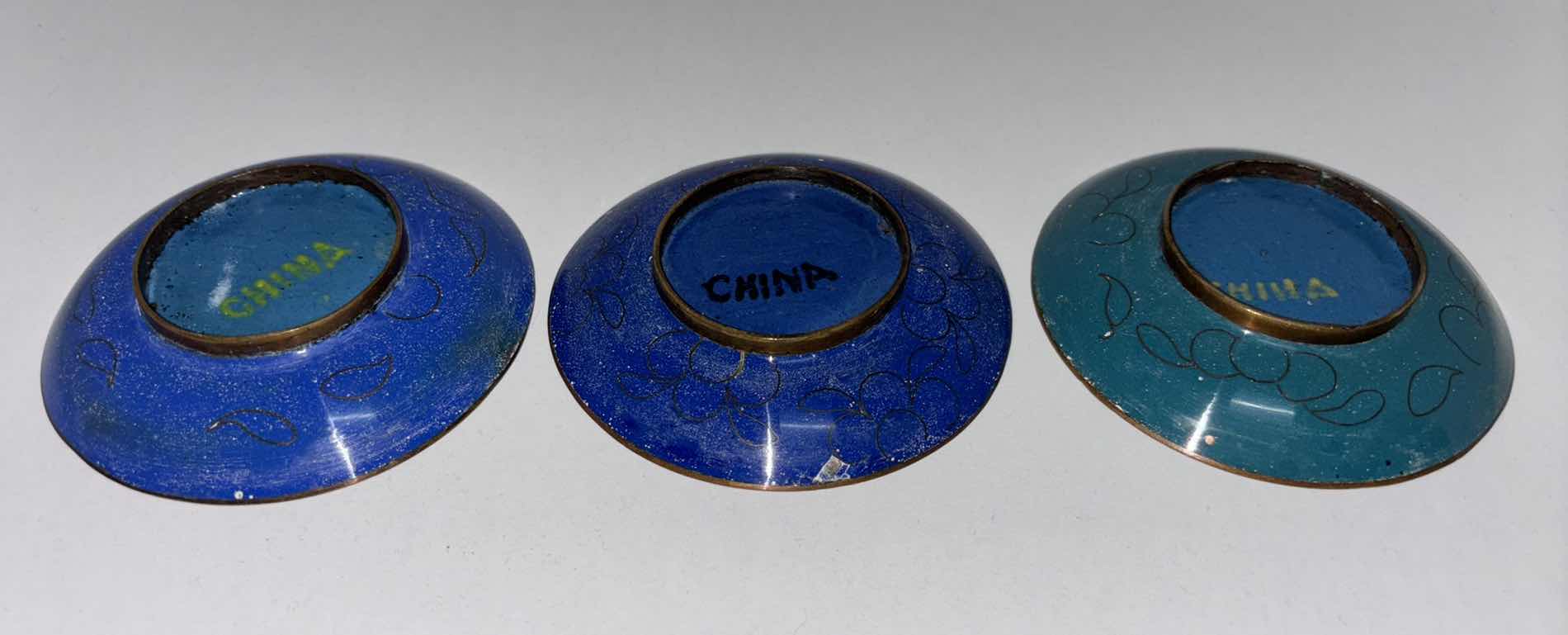 Photo 1 of ANTIQUE CHINESE CLOISONNÉ PRUNUS NIB/PIN DISHES 3.75”D (3)