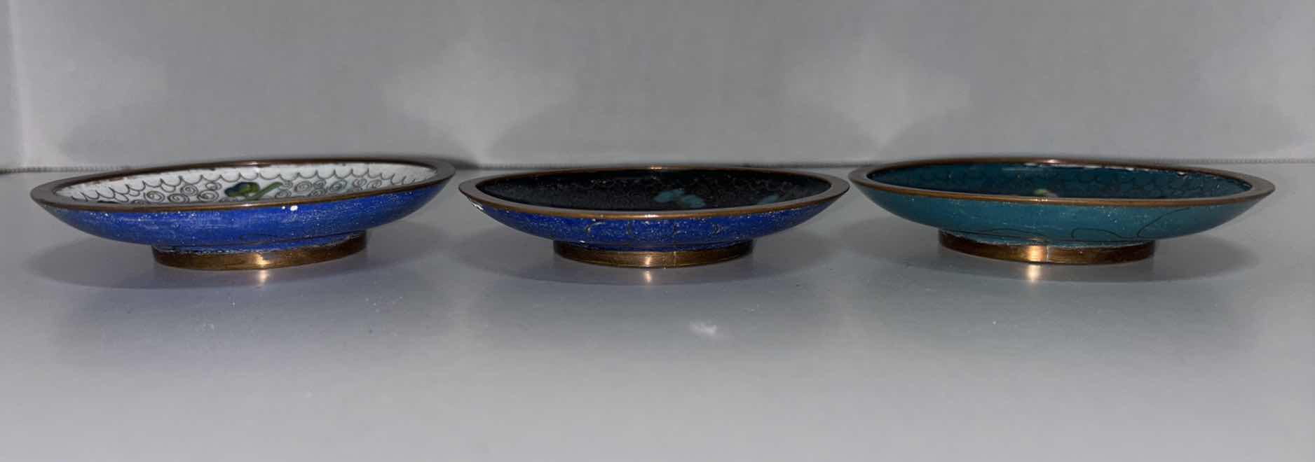 Photo 1 of ANTIQUE CHINESE CLOISONNÉ PRUNUS NIB/PIN DISHES 3.75”D (3)