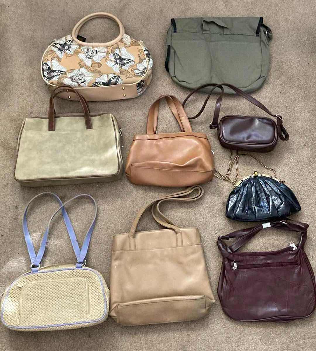 Photo 1 of VINTAGE PURSES & HANDBAGS (9)