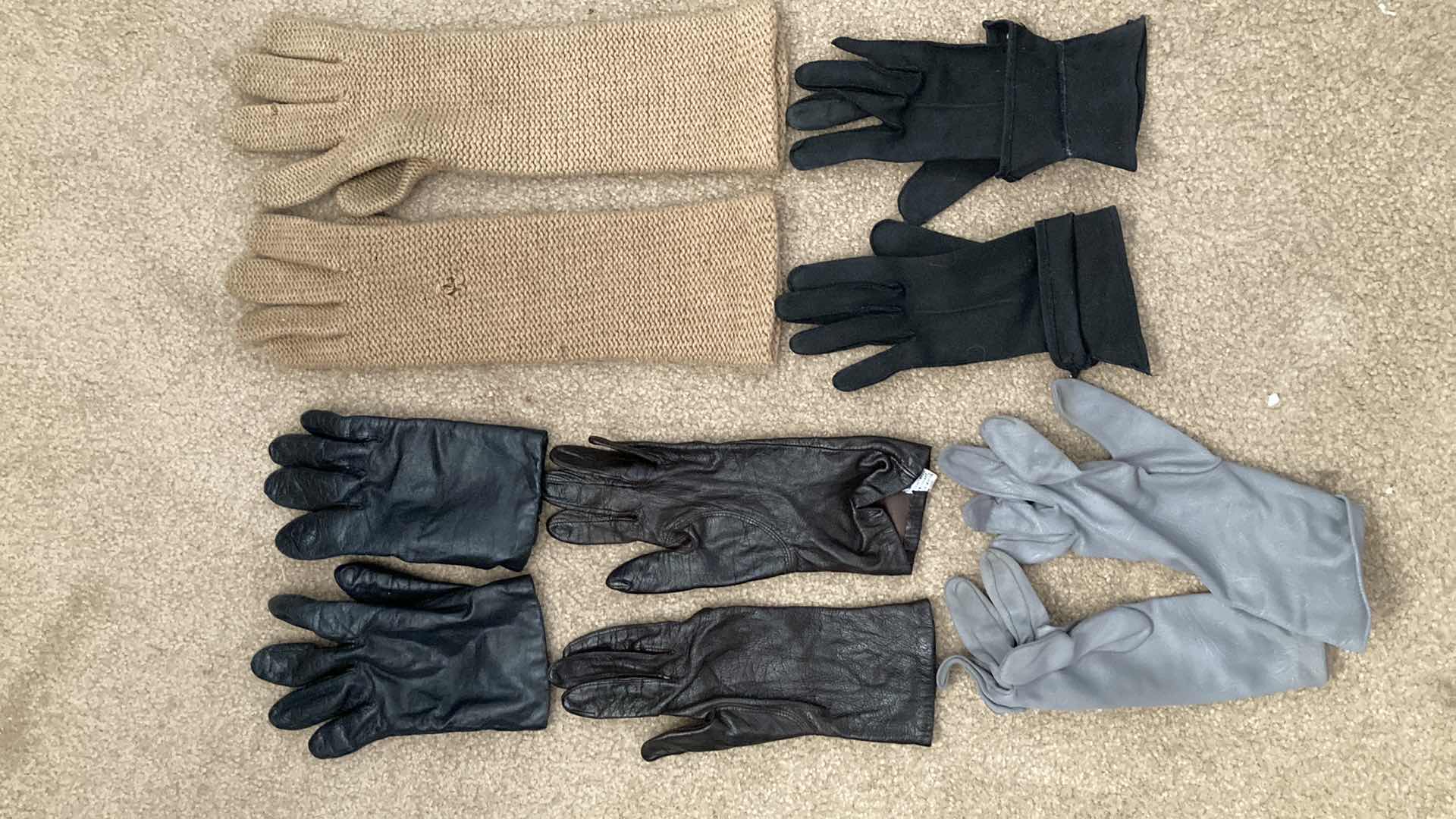 Photo 1 of WOMENS & MENS GLOVES (7 PAIRS)