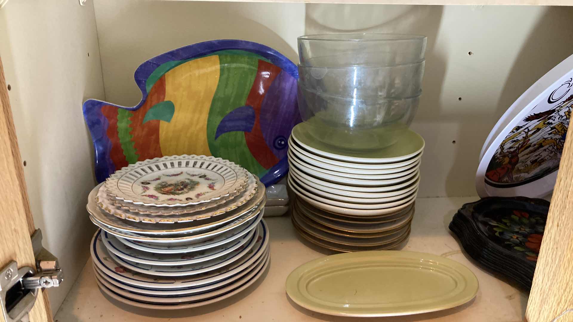 Photo 1 of CONTENTS OF CABINET- PLATES, BOWLS & SAUCERS