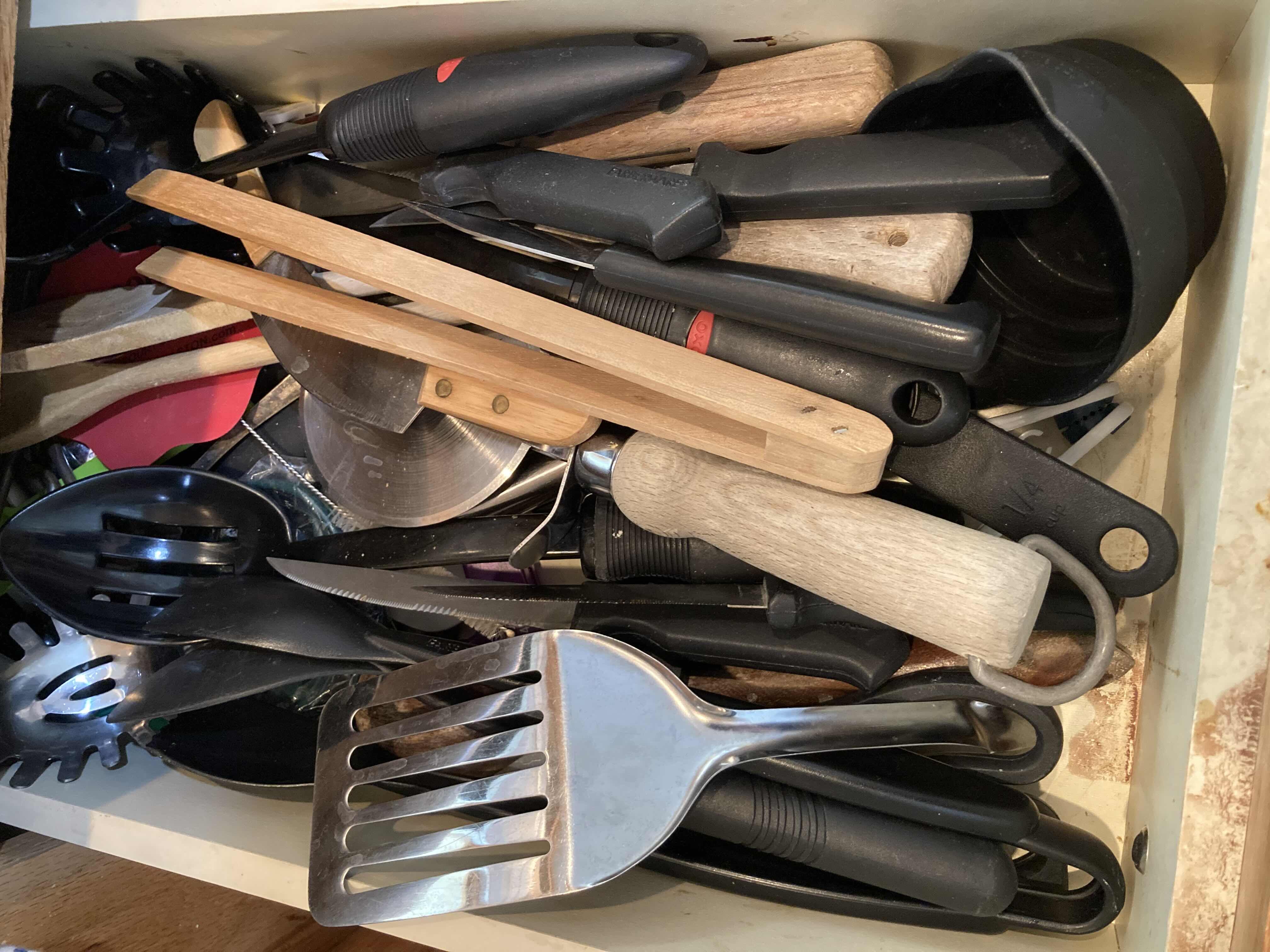Photo 1 of CONTENTS OF DRAWER- KITCHEN UTENSILS & KNIVES