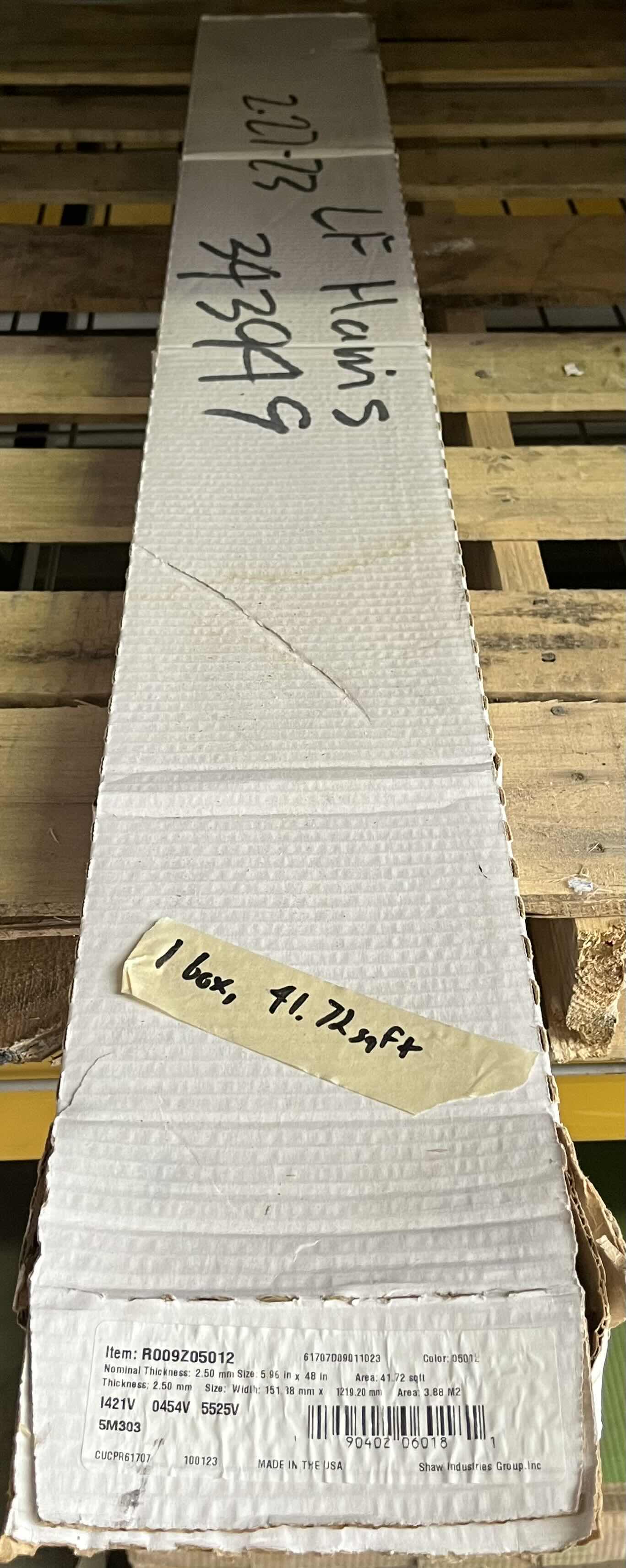 Photo 1 of SHAW ENGLISH GRAY WOOD FINISH GLUE DOWN VINYL PLANK FLOORING 5.96” X 48” (41.72SQFT PER CASE/1CASE APPROX. 41.72SQFT TOTAL) READ NOTES