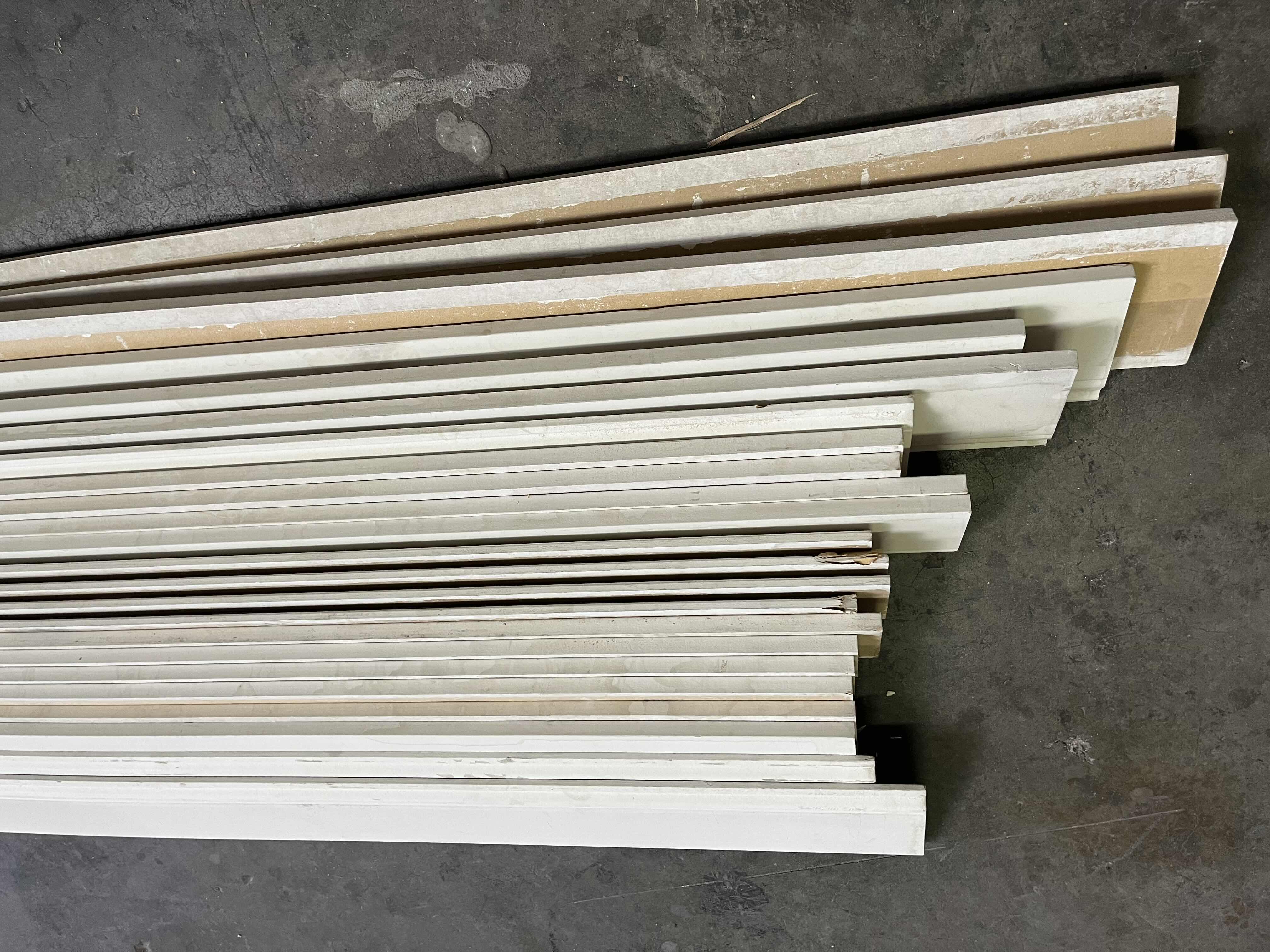 Photo 1 of TLC MOULDING WHITE FINISH WALL TRIM MOULDING (23PCS) 5.25” X 97”