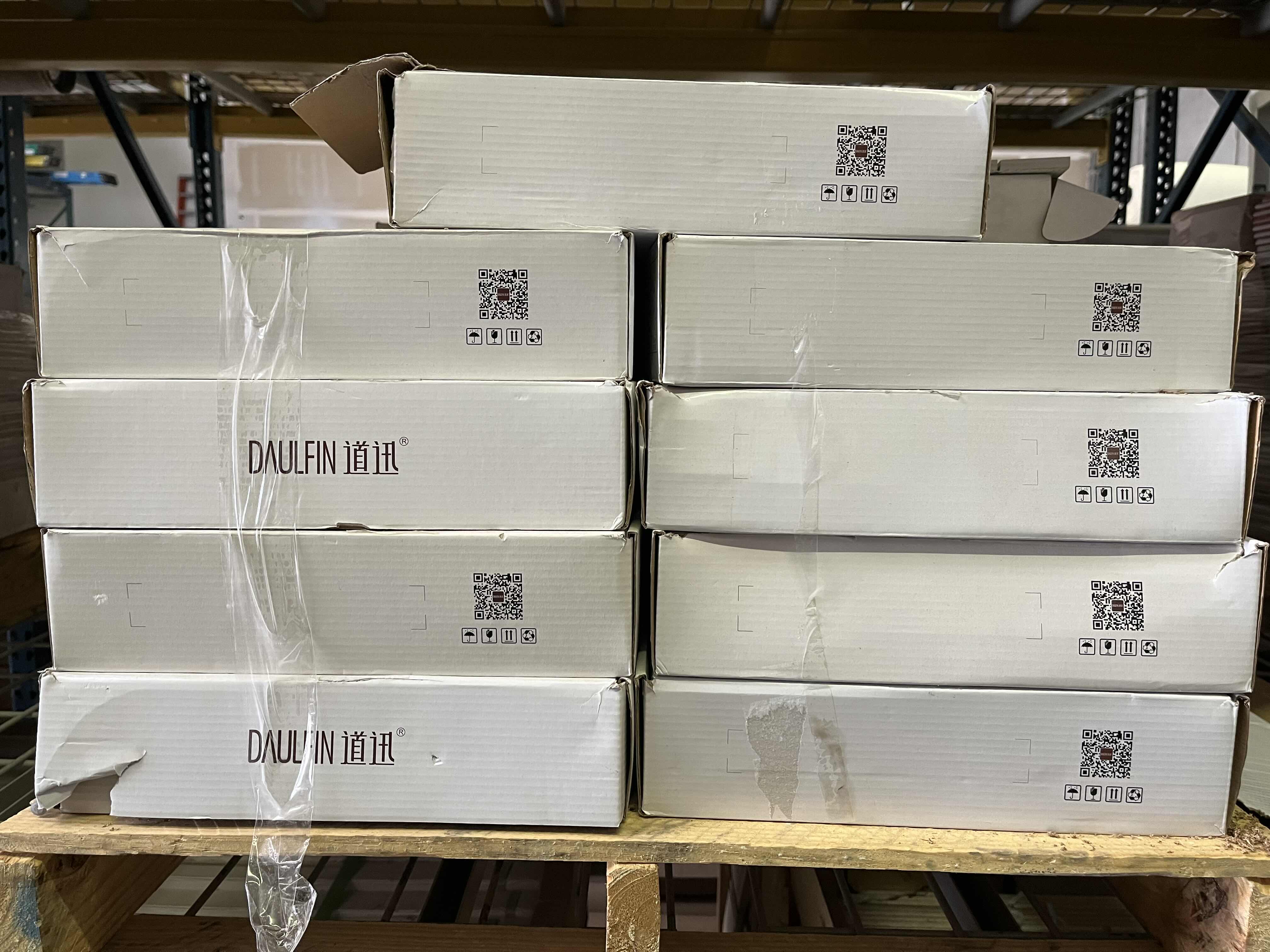 Photo 1 of ARIZONA TILE DUALFIN DUNE SERIES FLAT PLATINUM FINISH GLASS WALL TILES 3” X 12” (4.842SQFT PER CASE/9CASES APPROX. 43.578SQFT TOTAL) READ NOTES