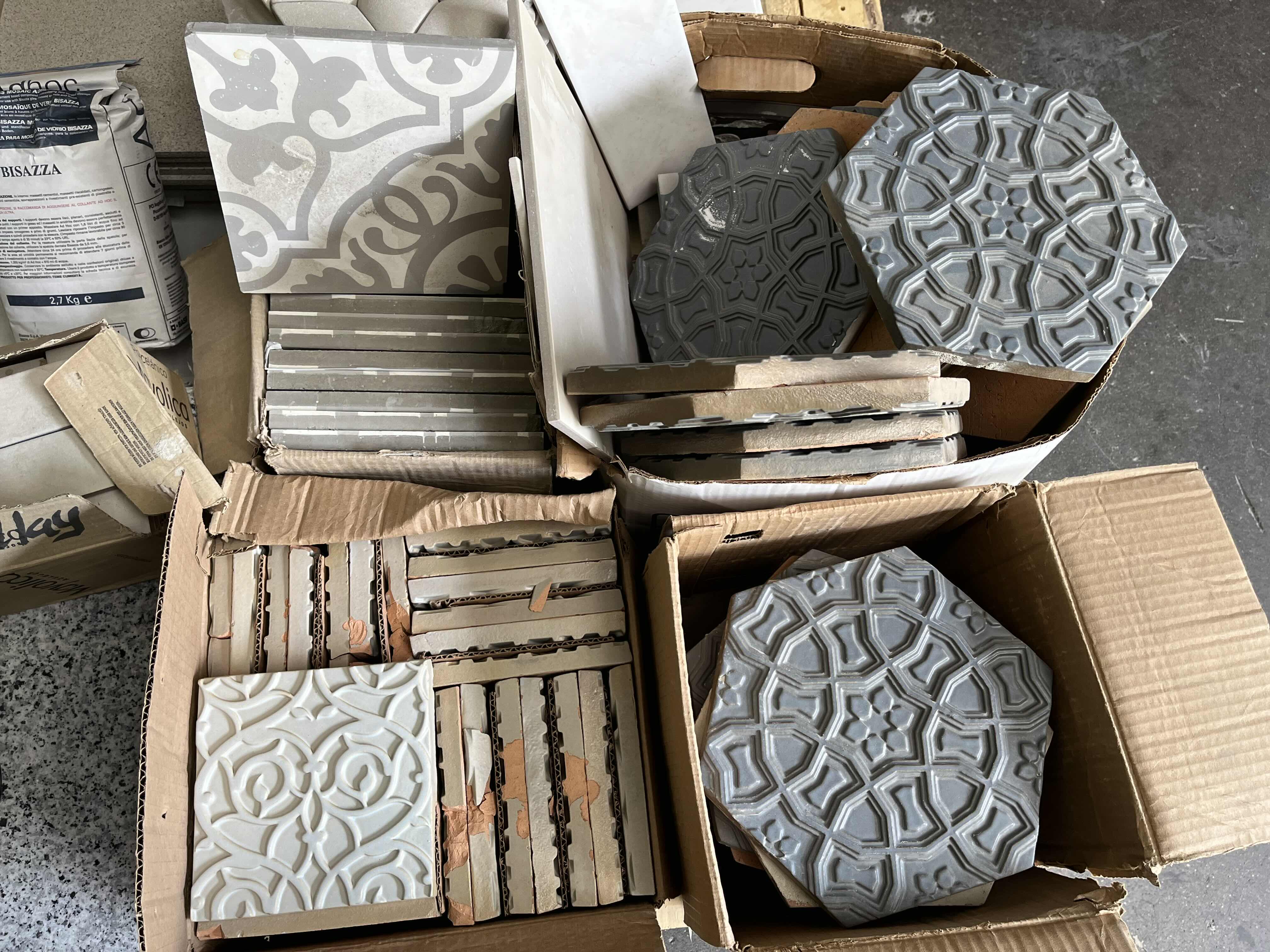 Photo 3 of MIXED TILE PALLET-FLOOR, WALL, MOSAIC, & RECTIFIED TILE- VARIOUS SIZES & STYLES (READ NOTES)