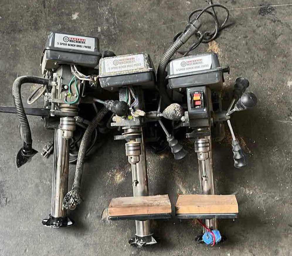 Photo 1 of CENTRAL MACHINERY 5 SPEED BENCH DRILL PRESS MODEL 60238 (3) READ NOTES