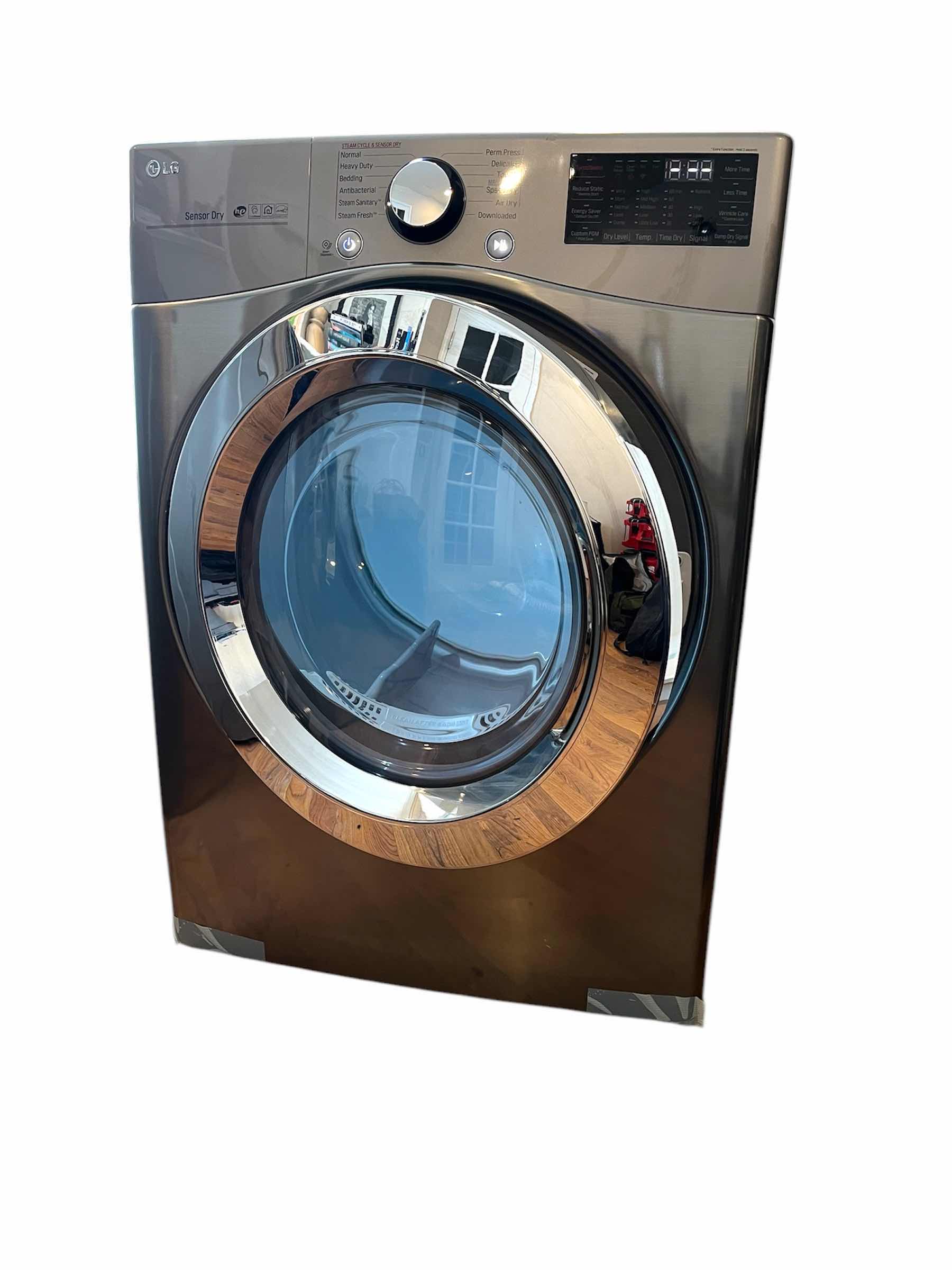 Photo 1 of LG SENSOR DRY GAS DRYER MODEL DLGX3701V