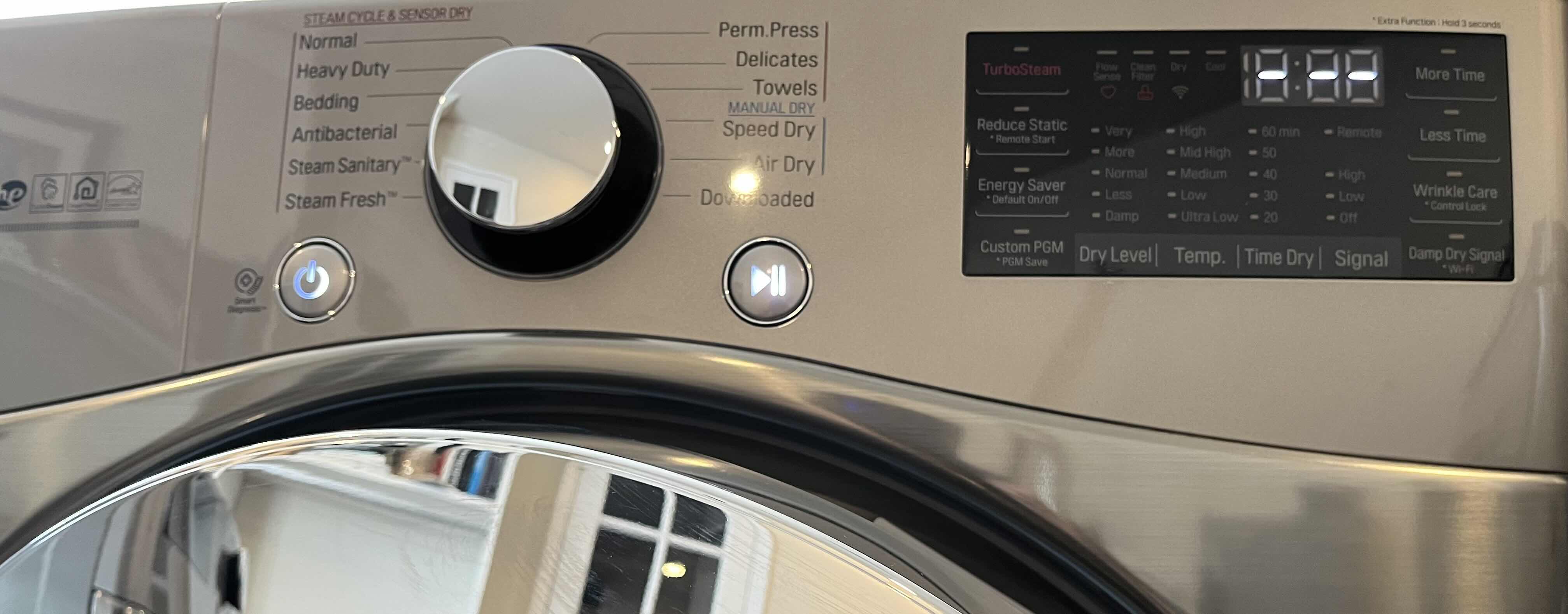 Photo 1 of LG SENSOR DRY GAS DRYER MODEL DLGX3701V