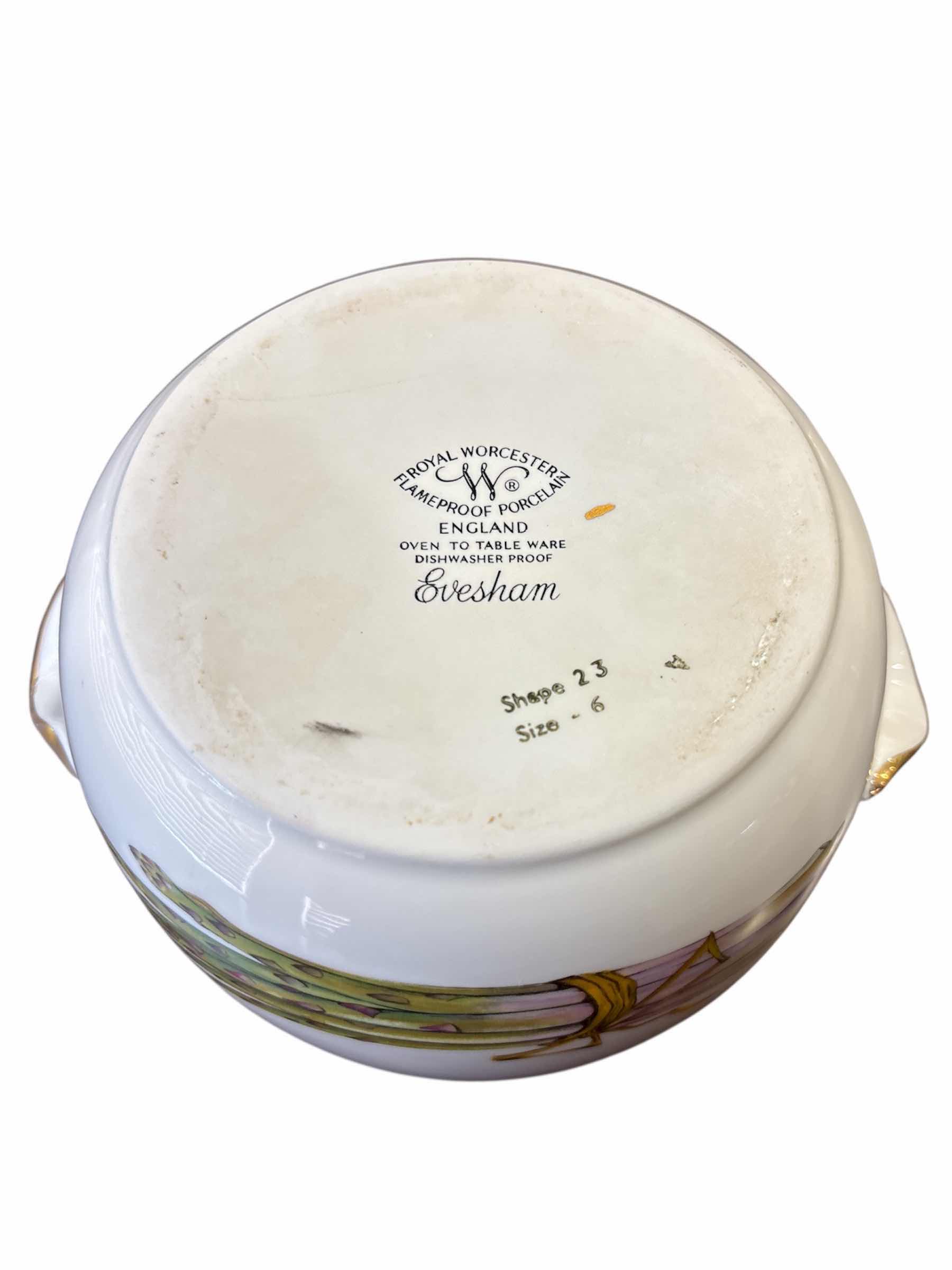 Photo 1 of ROYAL WORCESTER EVESHAM GOLD PORCELAIN 7” ROUND ENTREE DISH W HANDLES & FLAT LID