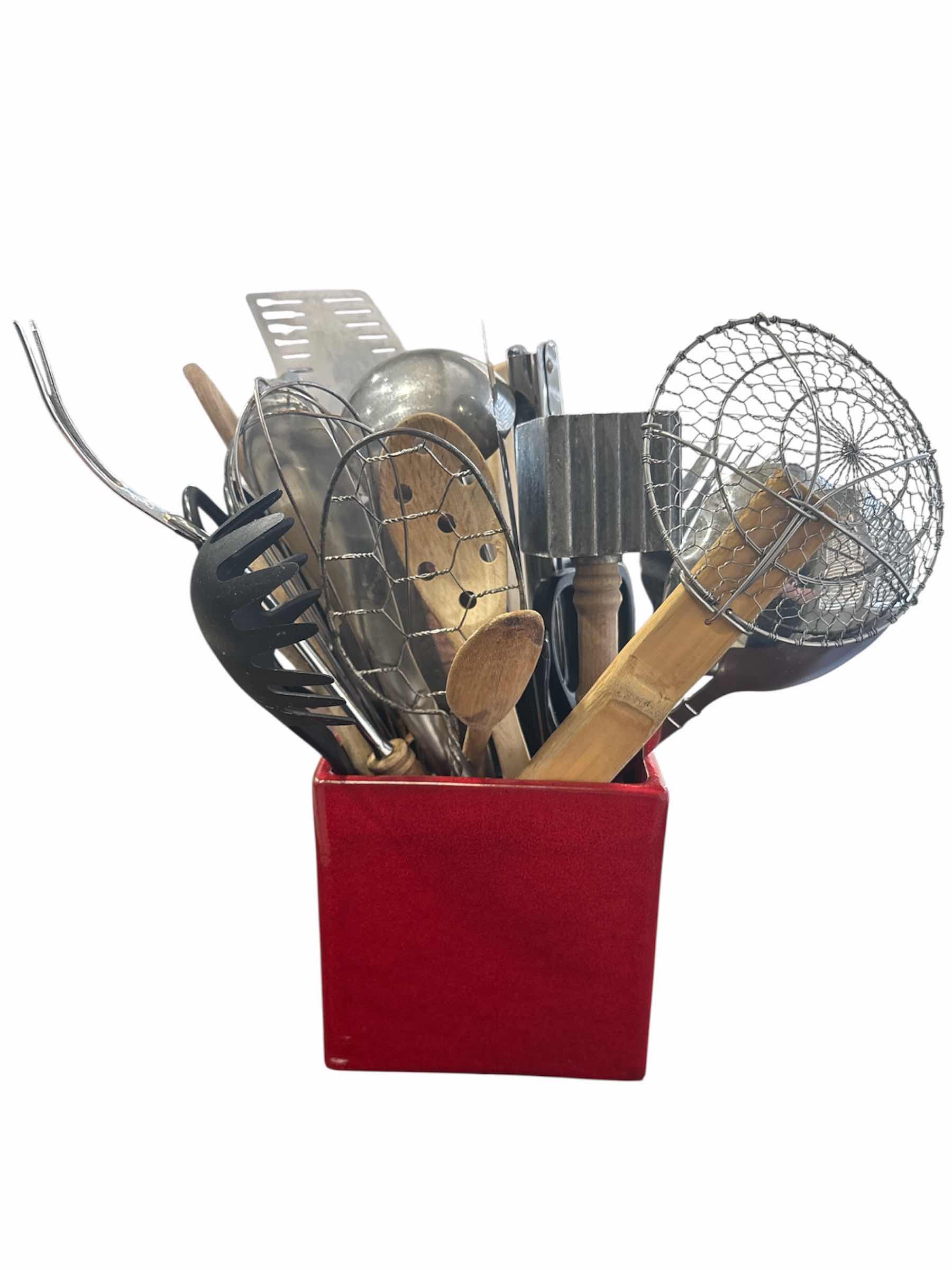 Photo 1 of UTENSIL HOLDER W MISC KITCHEN UTENSILS