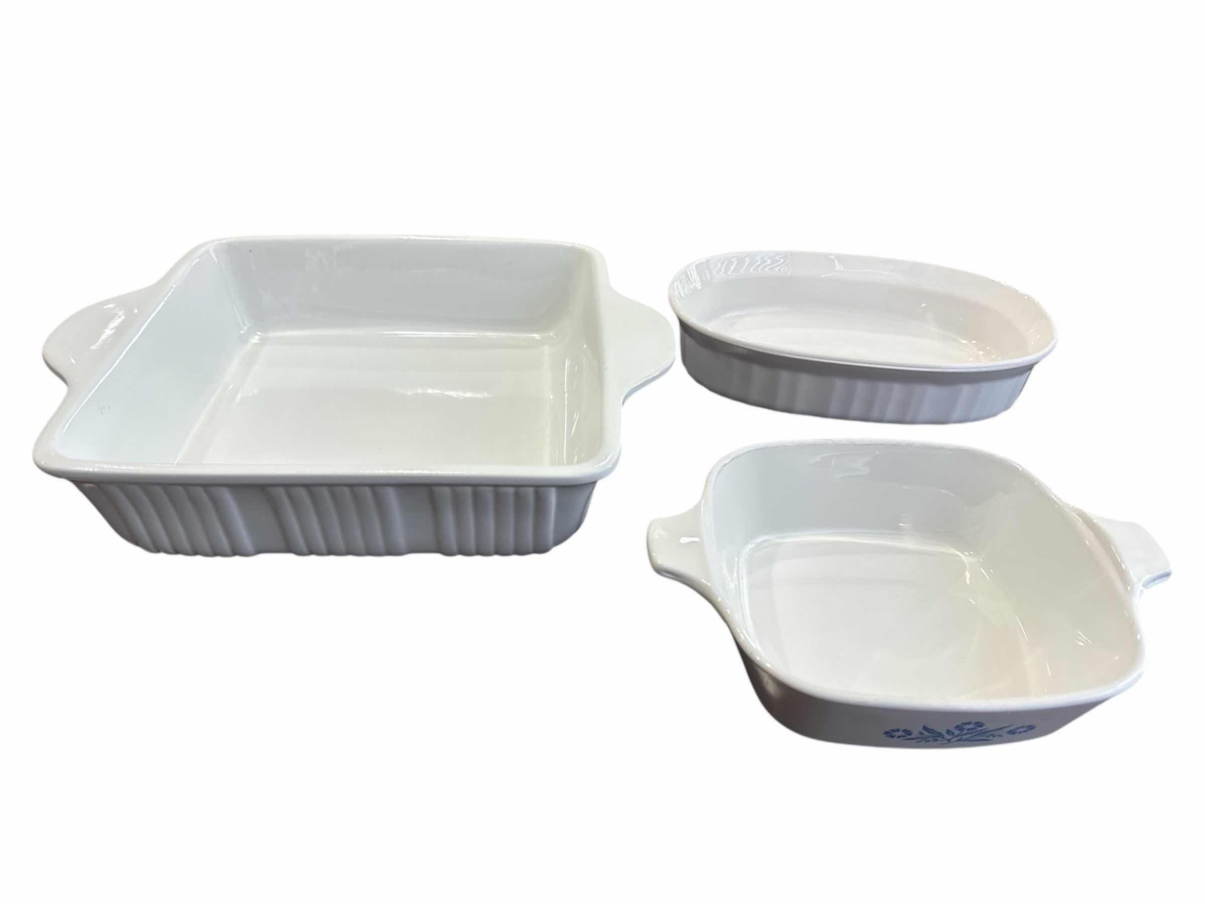 Photo 1 of BAKEWARE/CORNING WARE (3 PCS), GREAT GATHERINGS 8” SQUARE BAKING DISH, CORNING WARE WHITE OVAL SMALL CASSEROLE DISH 475 ml (F-15-B), VINTAGE CORNING WARE PETITE CORNFLOWER BLUE PAN 1.75 CUP (P-41-B)
