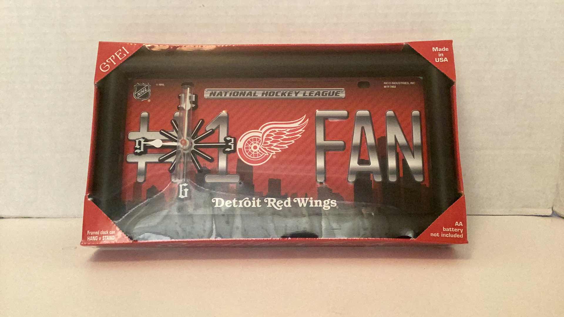 Photo 1 of DETROIT RED WINGS CLOCK