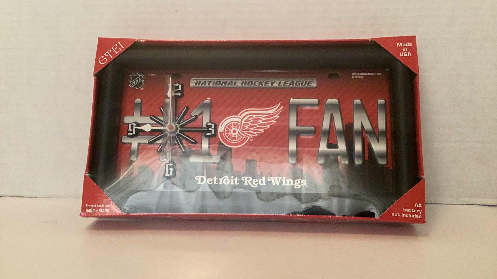 Photo 1 of DETROIT RED WINGS CLOCK