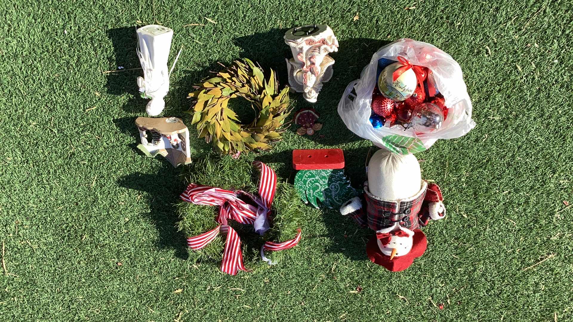 Photo 1 of CHRISTMAS DECORATIONS WITH WORKING MUSICAL ANGEL