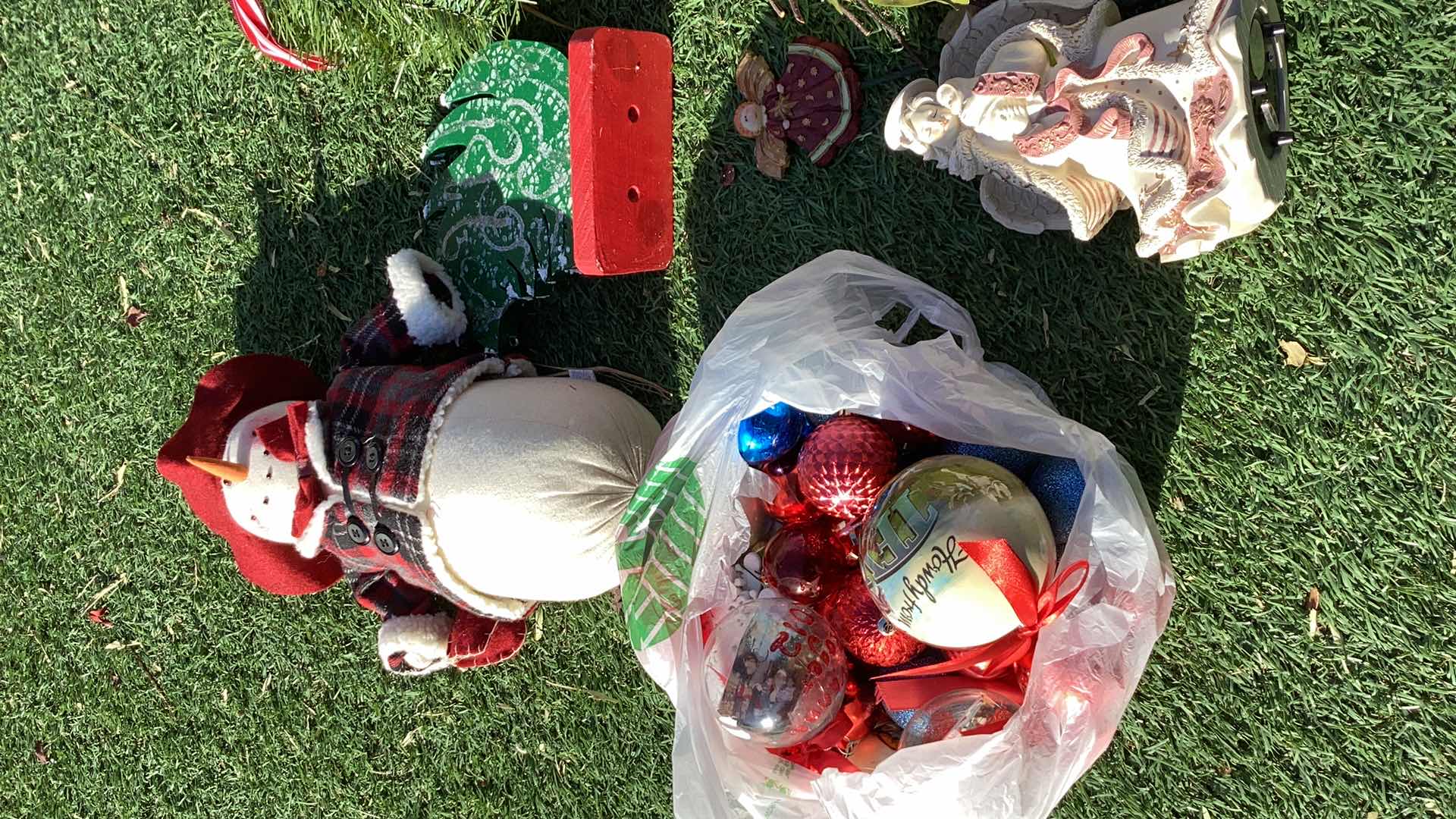 Photo 1 of CHRISTMAS DECORATIONS WITH WORKING MUSICAL ANGEL