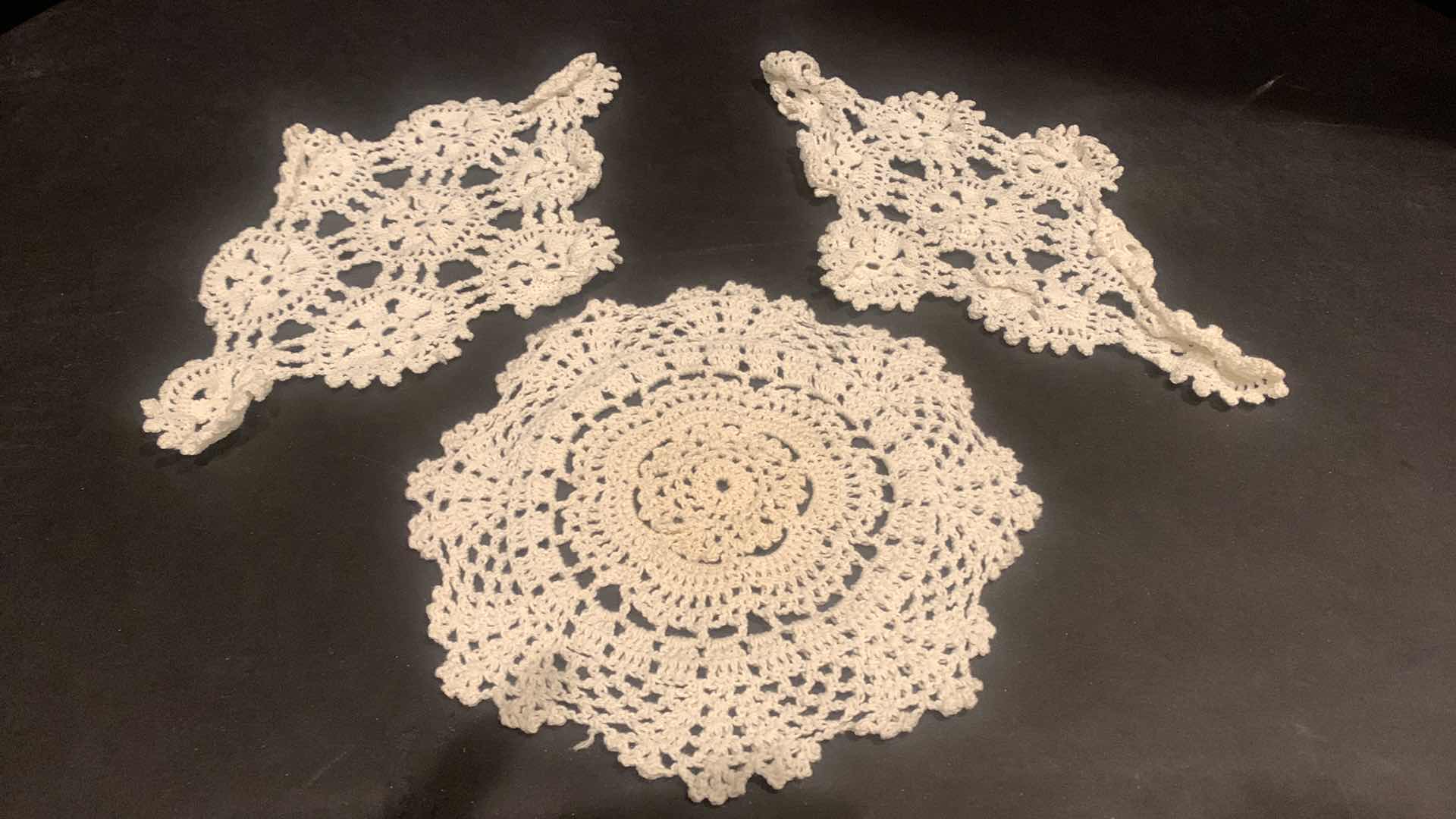 Photo 1 of VINTAGE DOILIES, 8 PIECES