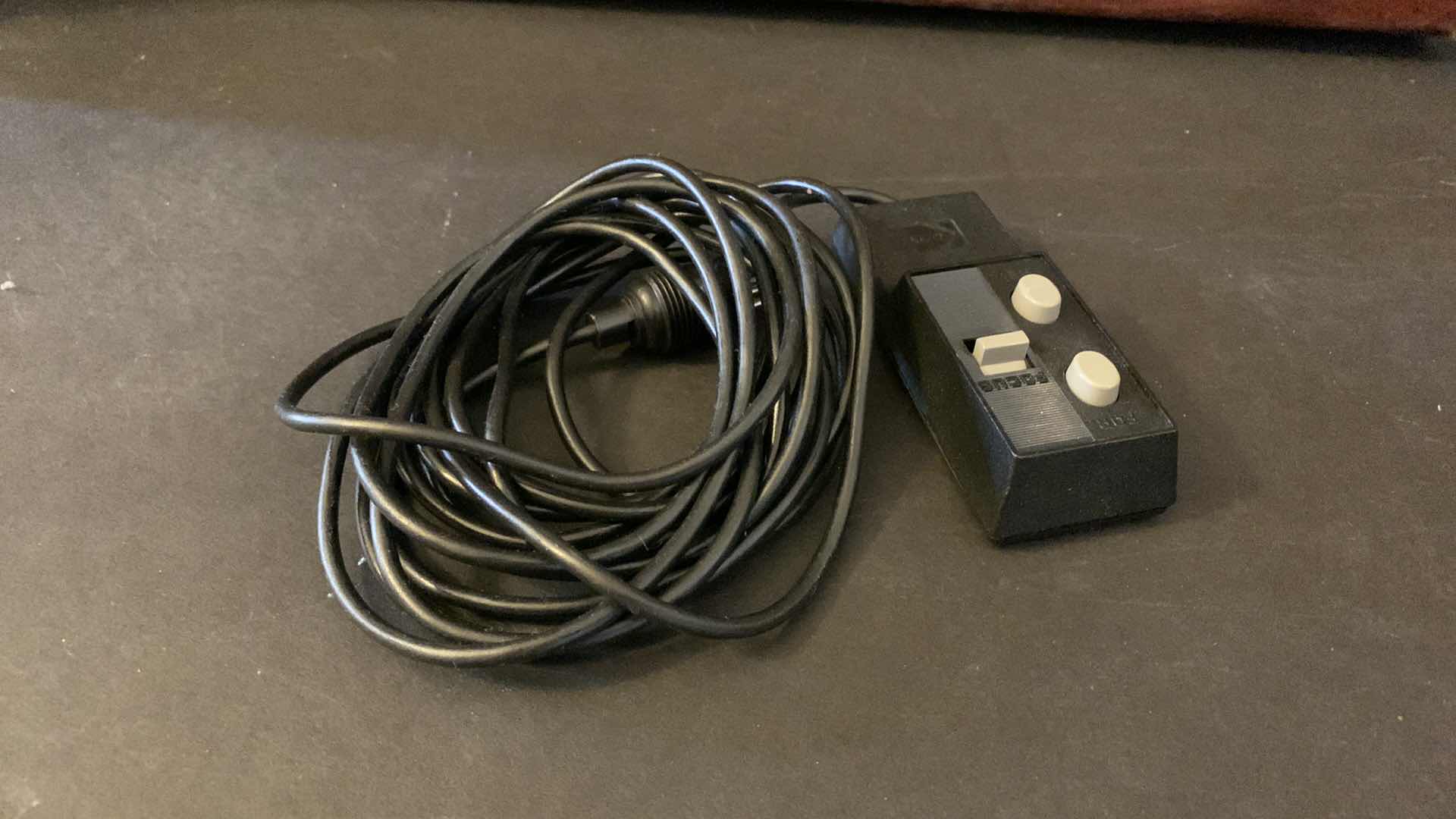 Photo 1 of KODAK CAROUSEL PROJECTOR 4400 IN ORIGINAL LEATHER CASE W ACCESSORIES, 4 BOXES SLIDE TRAYS