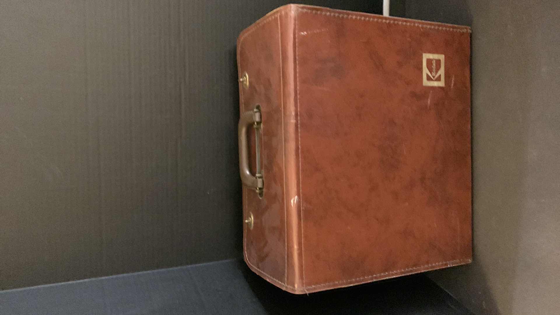 Photo 1 of KODAK CAROUSEL PROJECTOR 4400 IN ORIGINAL LEATHER CASE W ACCESSORIES, 4 BOXES SLIDE TRAYS