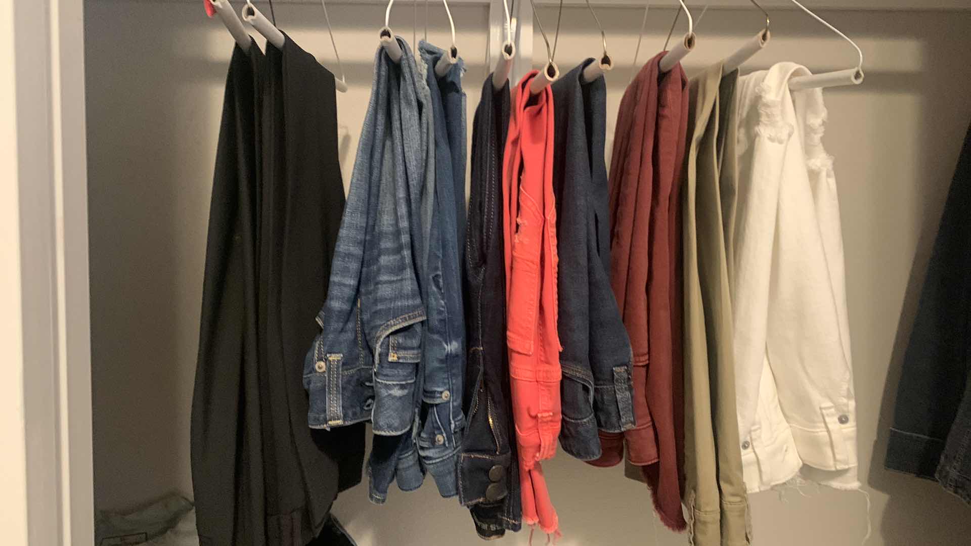 Photo 1 of TEN PAIR OF WONENS PANTS / JEANS / SLACKS, (MOSTLY SIZE 4)