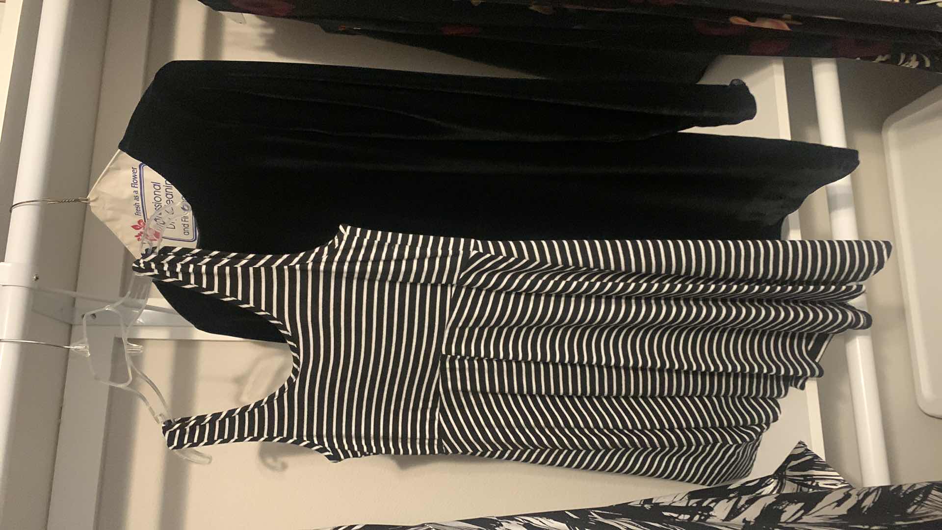 Photo 5 of 11 PIECES WOMENS CLOTHING ( MOSTLY SIZE SM XS)