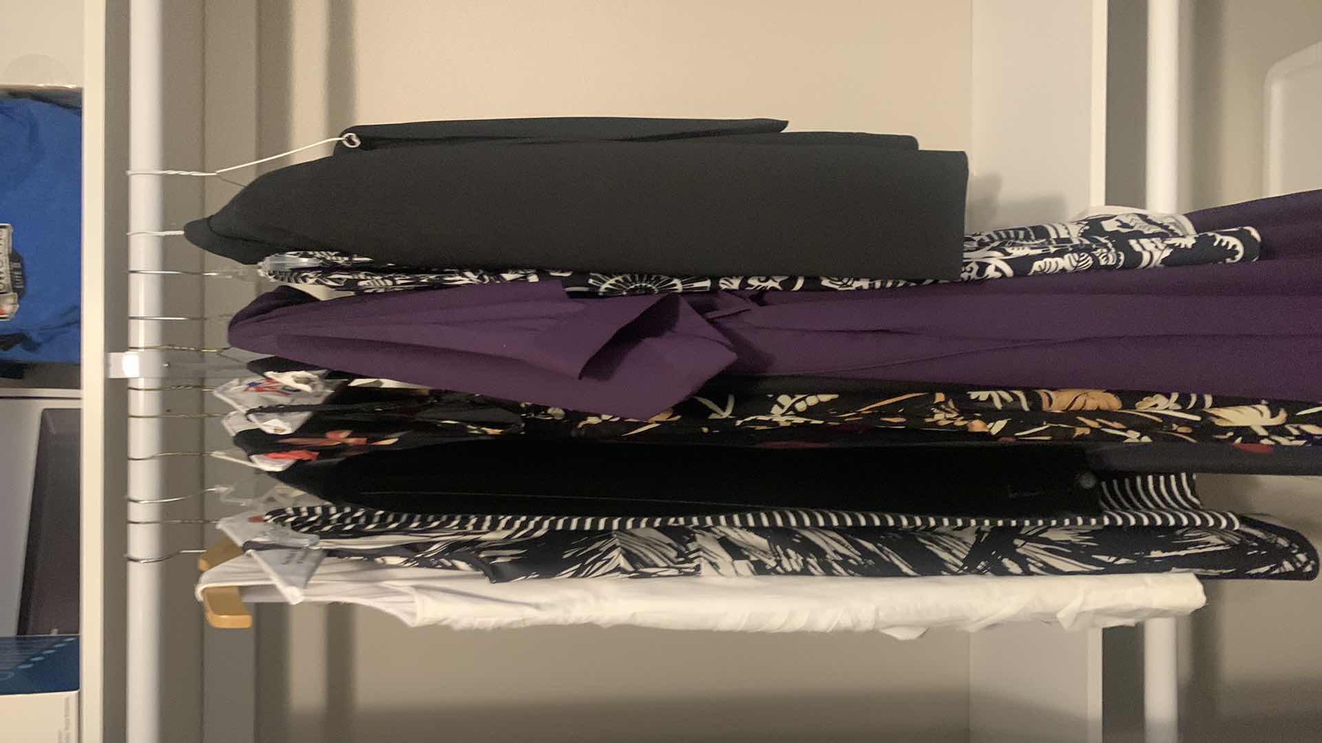 Photo 9 of 11 PIECES WOMENS CLOTHING ( MOSTLY SIZE SM XS)