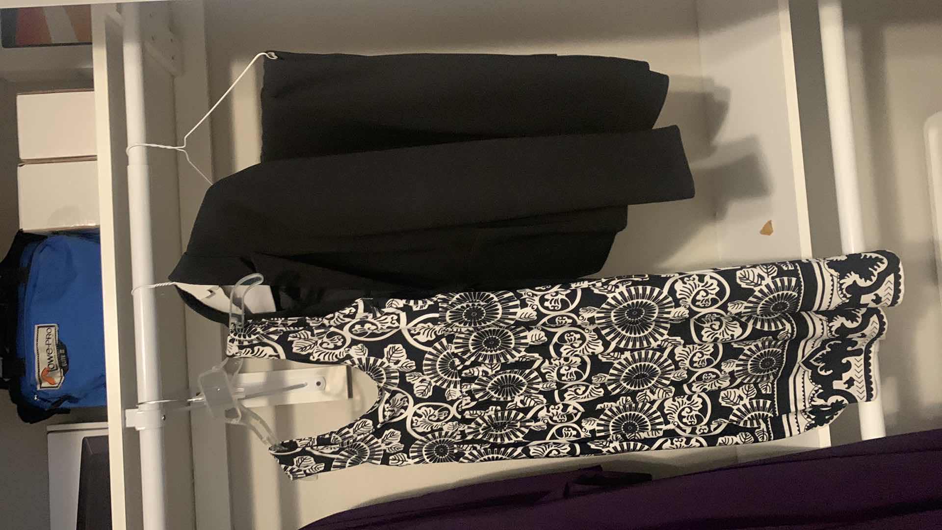 Photo 8 of 11 PIECES WOMENS CLOTHING ( MOSTLY SIZE SM XS)