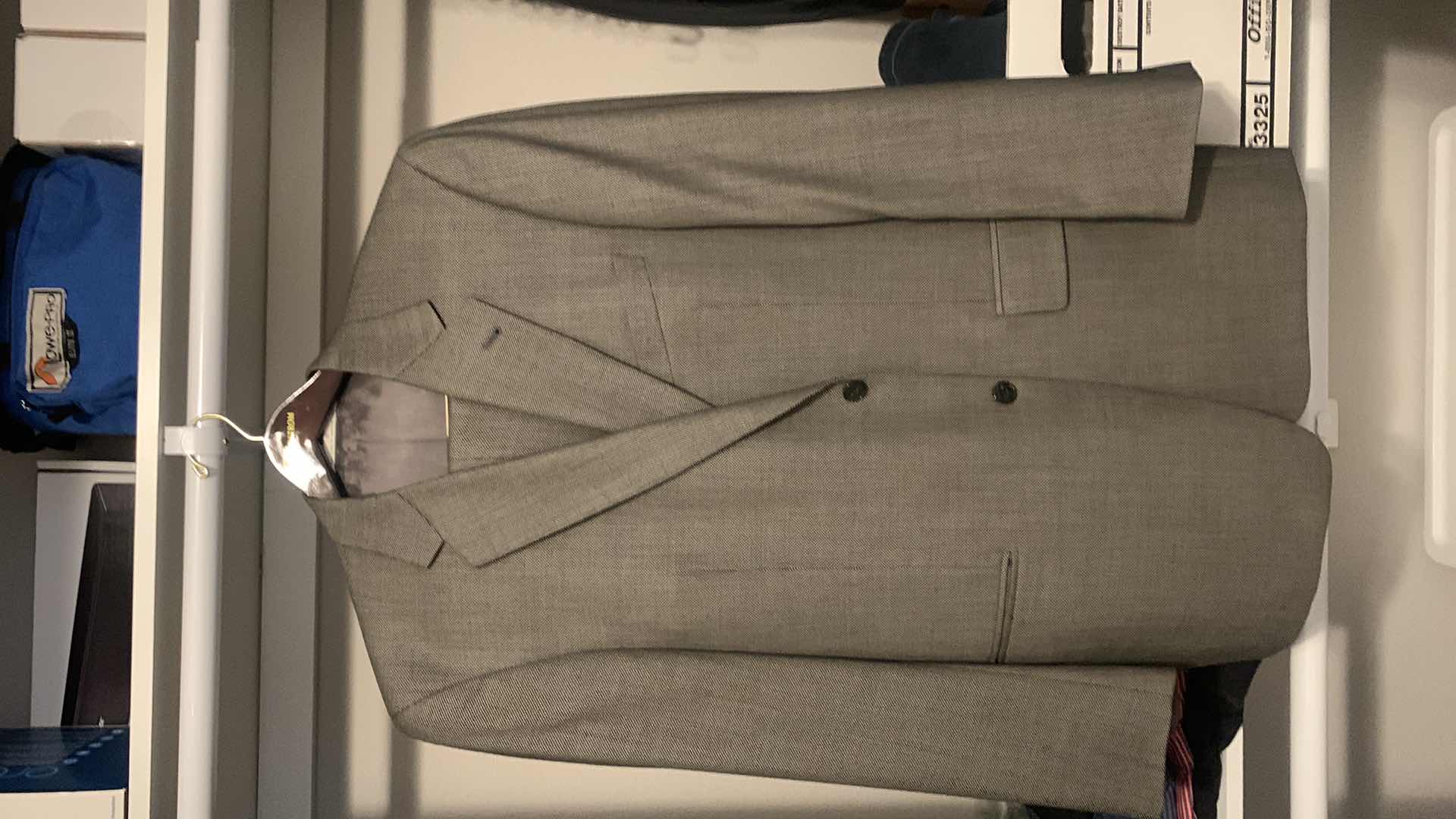 Photo 1 of MENS DESIGNER JOSEPH ABBOUD 100% WOOL 
SUIT