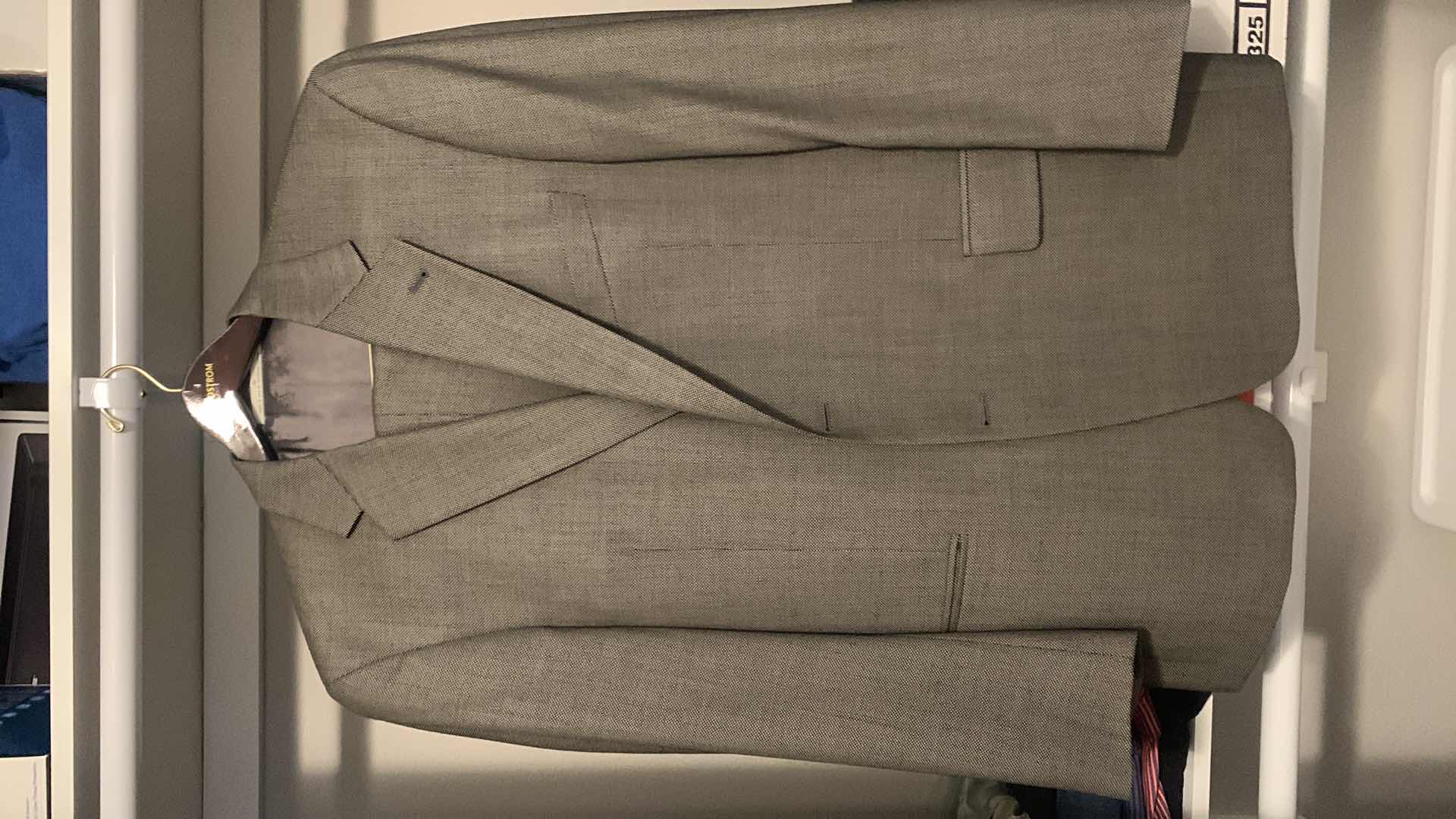 Photo 1 of MENS DESIGNER JOSEPH ABBOUD 100% WOOL 
SUIT