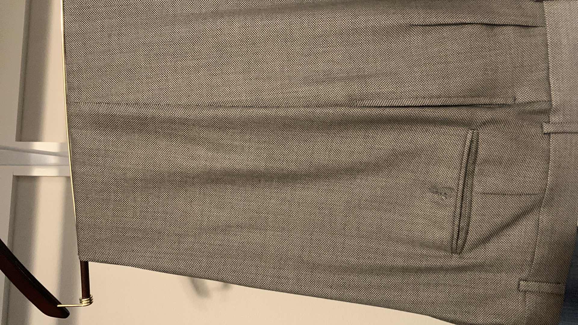 Photo 1 of MENS DESIGNER JOSEPH ABBOUD 100% WOOL 
SUIT