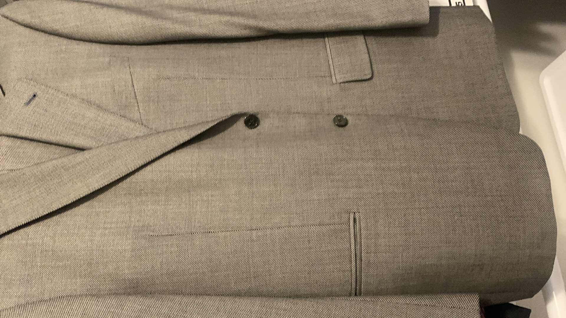 Photo 1 of MENS DESIGNER JOSEPH ABBOUD 100% WOOL 
SUIT