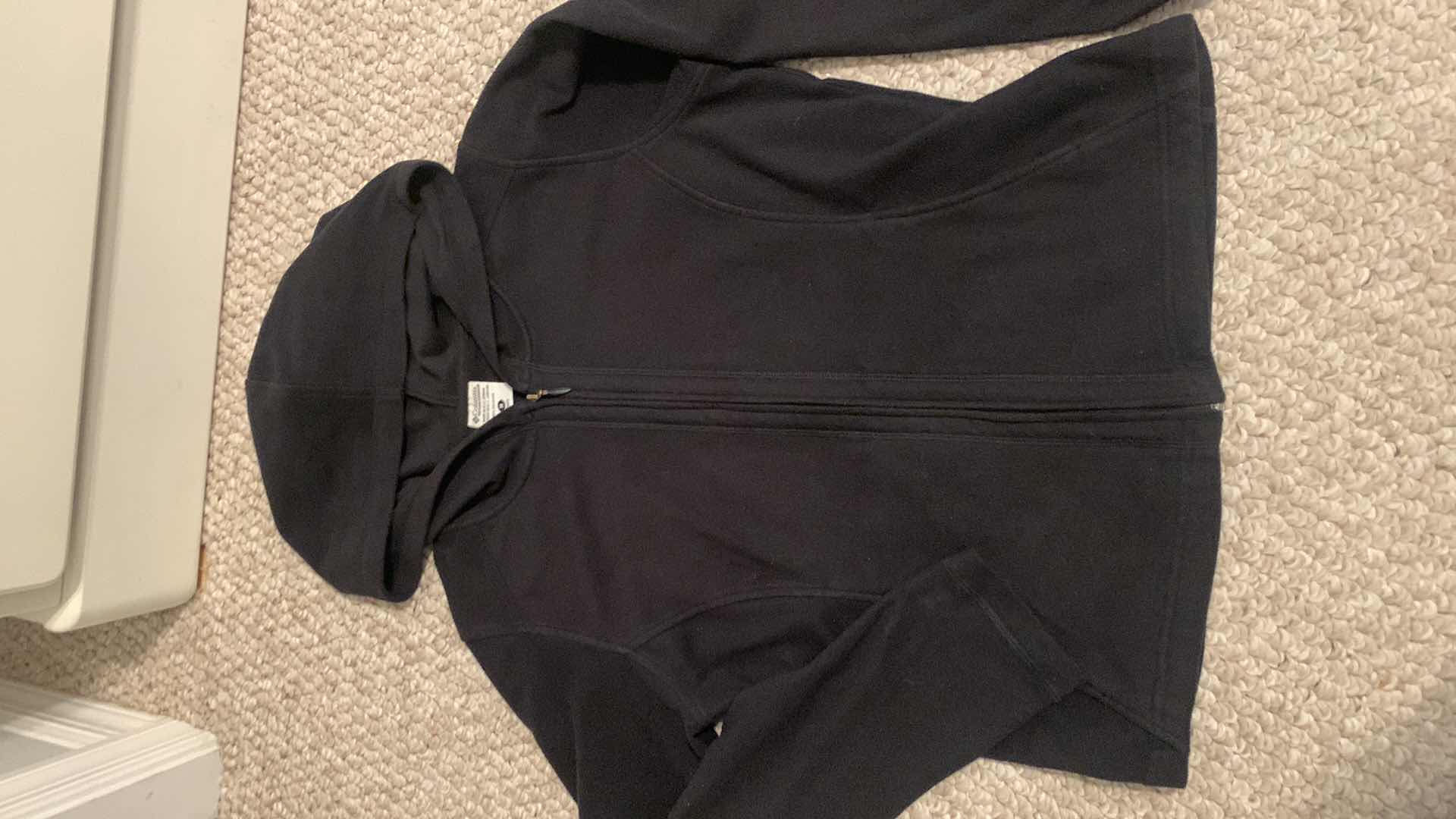 Photo 7 of WOMENS CLOTHING, 10 PIECES, SIZE PETITE S-M