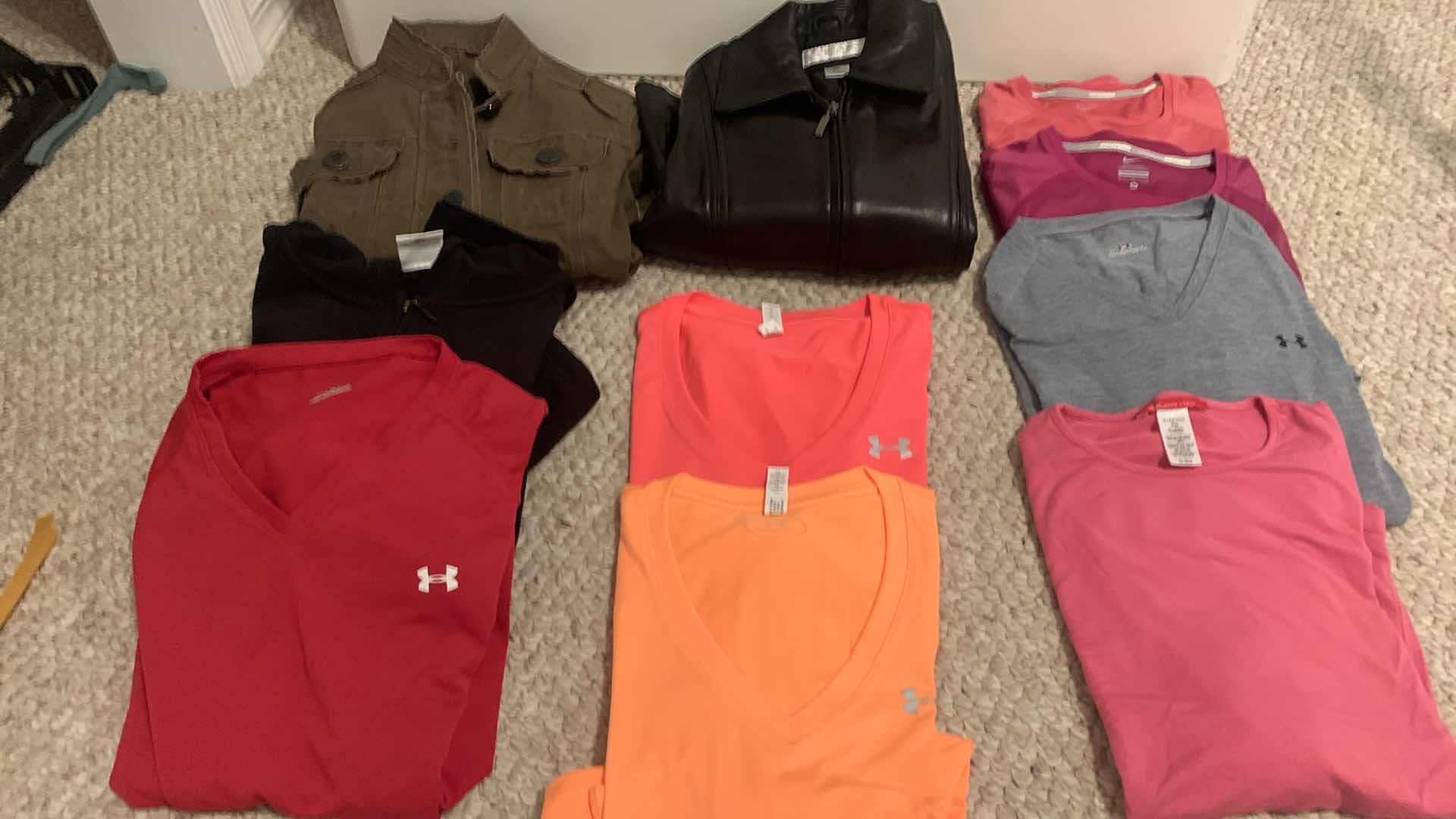 Photo 1 of WOMENS CLOTHING, 10 PIECES, SIZE PETITE S-M