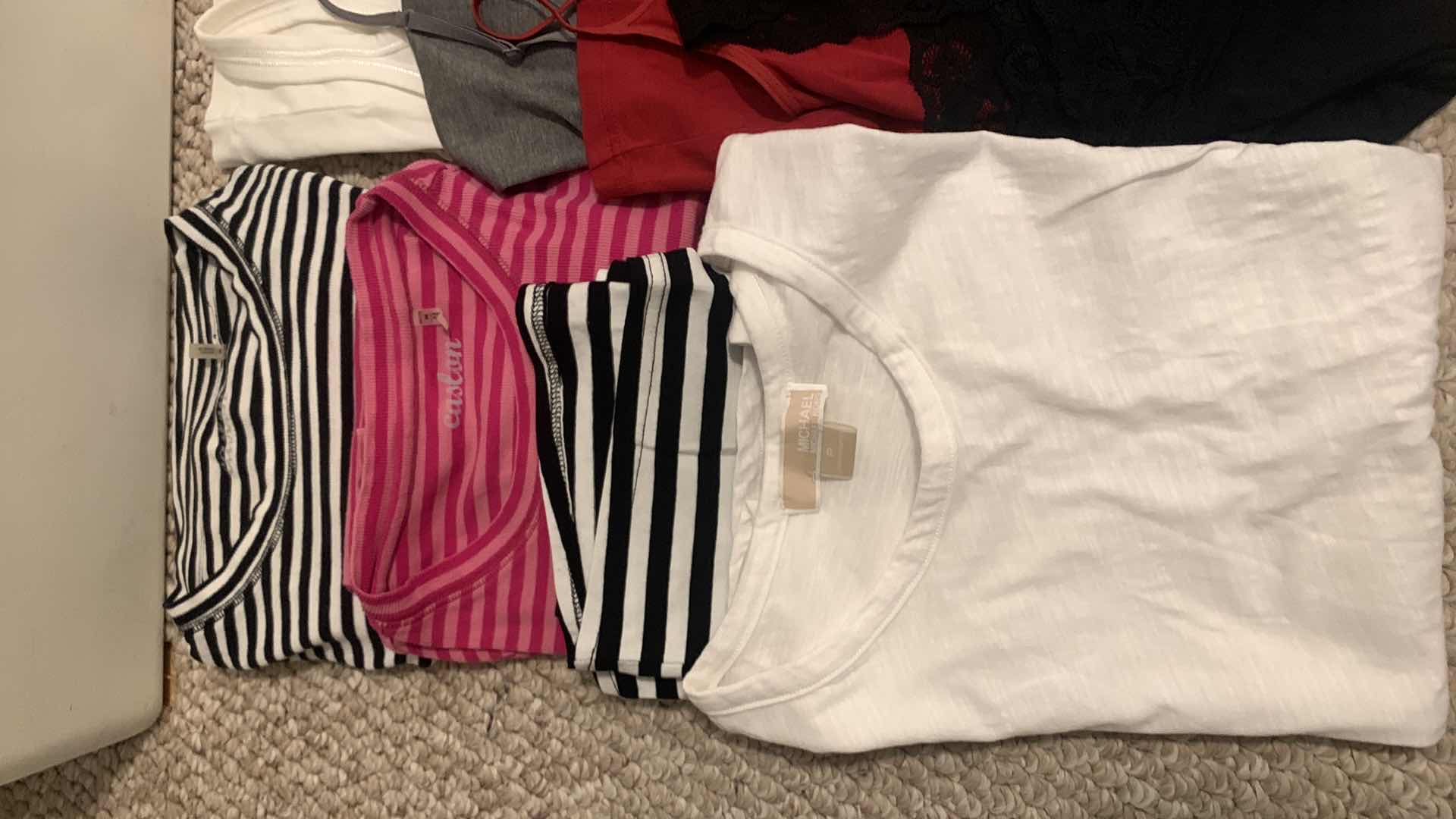 Photo 2 of WOMENS CLOTHING, 10 PIECES SIZE S-M