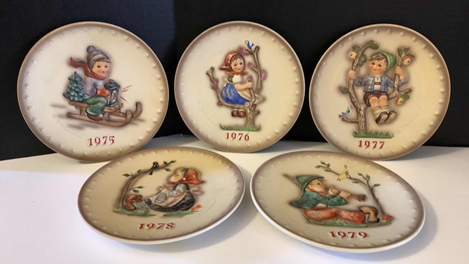 Photo 1 of 5 - GOEBEL HUMMEL COLLECTIBLE PLATES