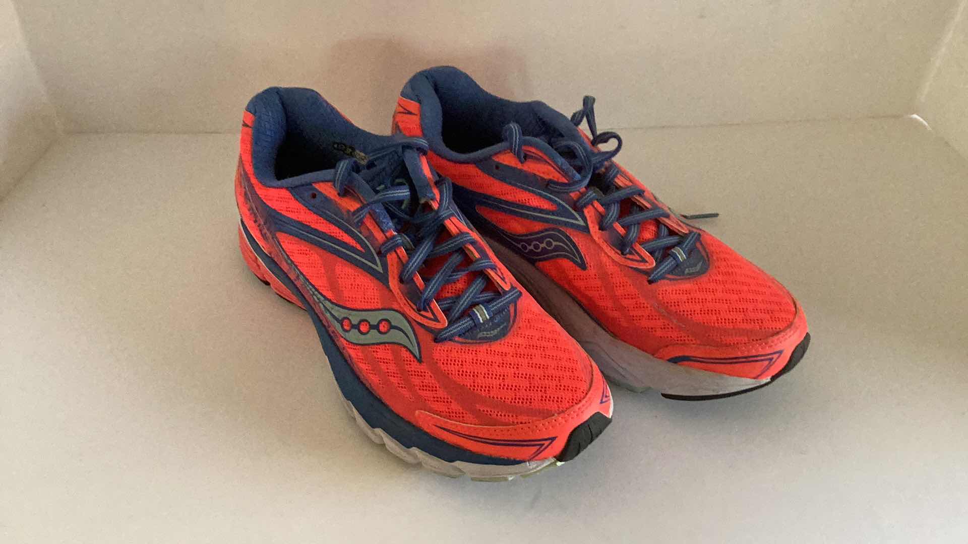 Photo 1 of SAUCONY WOMENS POWER GRID RUNNING SHOES SIZE 8