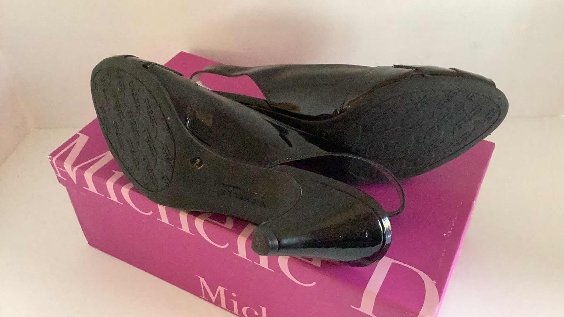 Photo 1 of MICHELLE D. BLACK PATENT DRESS SHOES SIZE 7.5