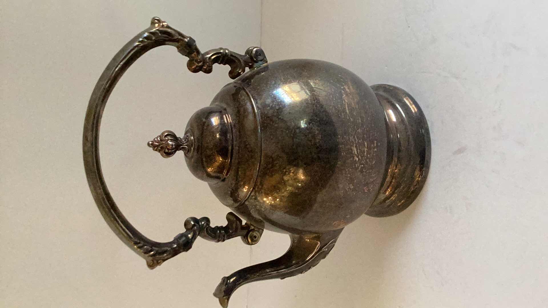 Photo 1 of VINTAGE SHERIDAN TAUNTON SILVER PLATED TEA/COFFEE POT