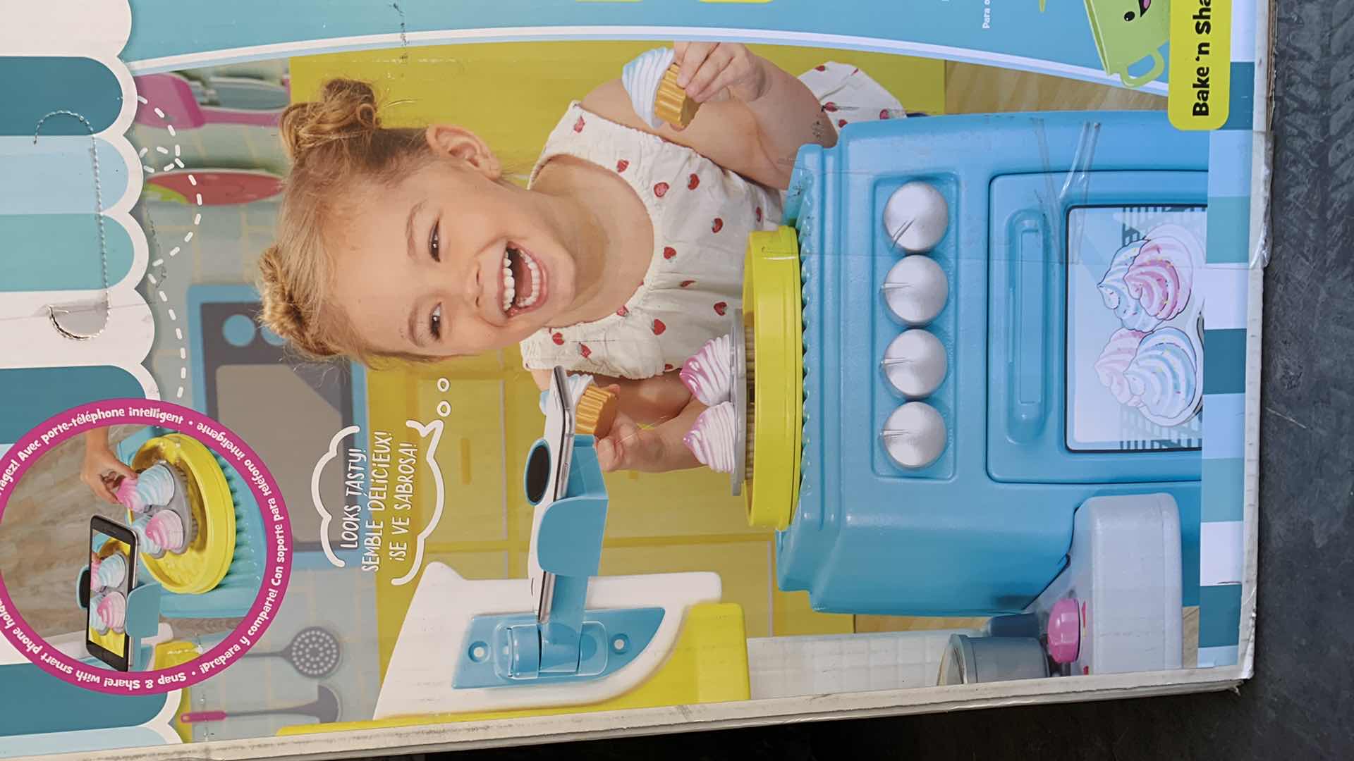 Photo 1 of LITTLE TIKES TASTY JUNIOR BAKE AND SHARE CUISINE