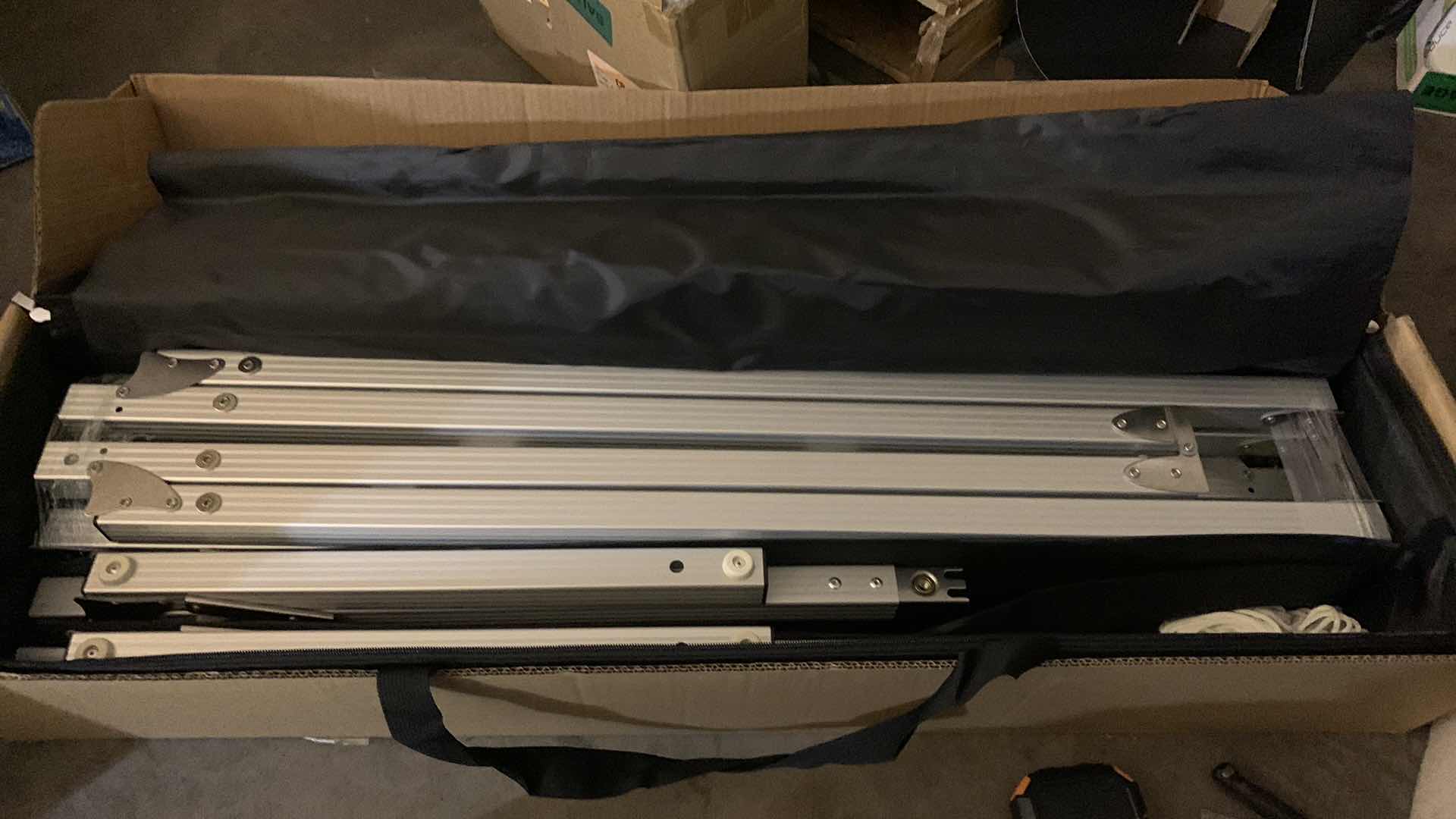 Photo 1 of JWSIT PROJECTION SCREEN