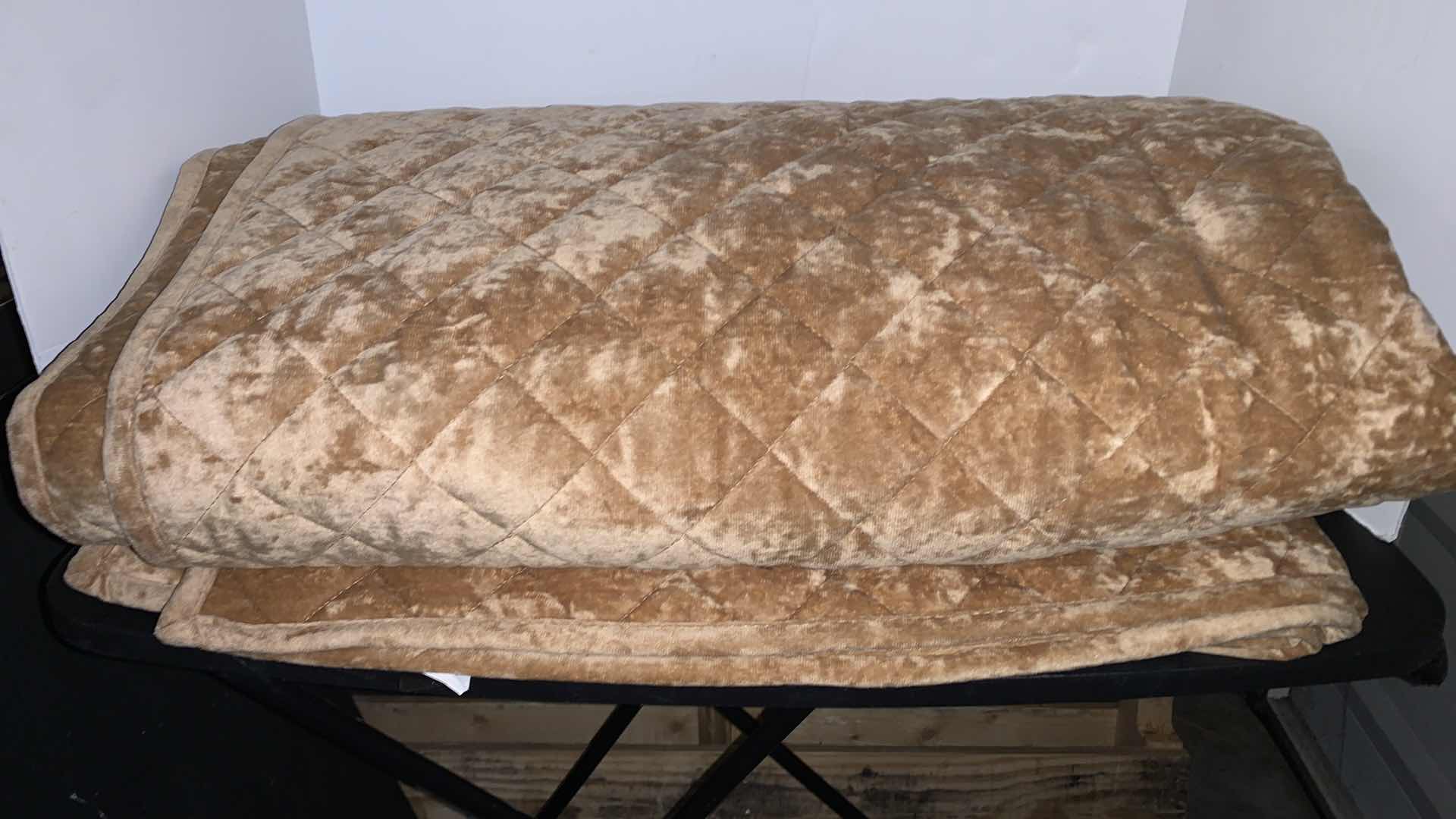 Photo 1 of THRESHOLD FULL/QUEEN VELVET BEDSPREAD