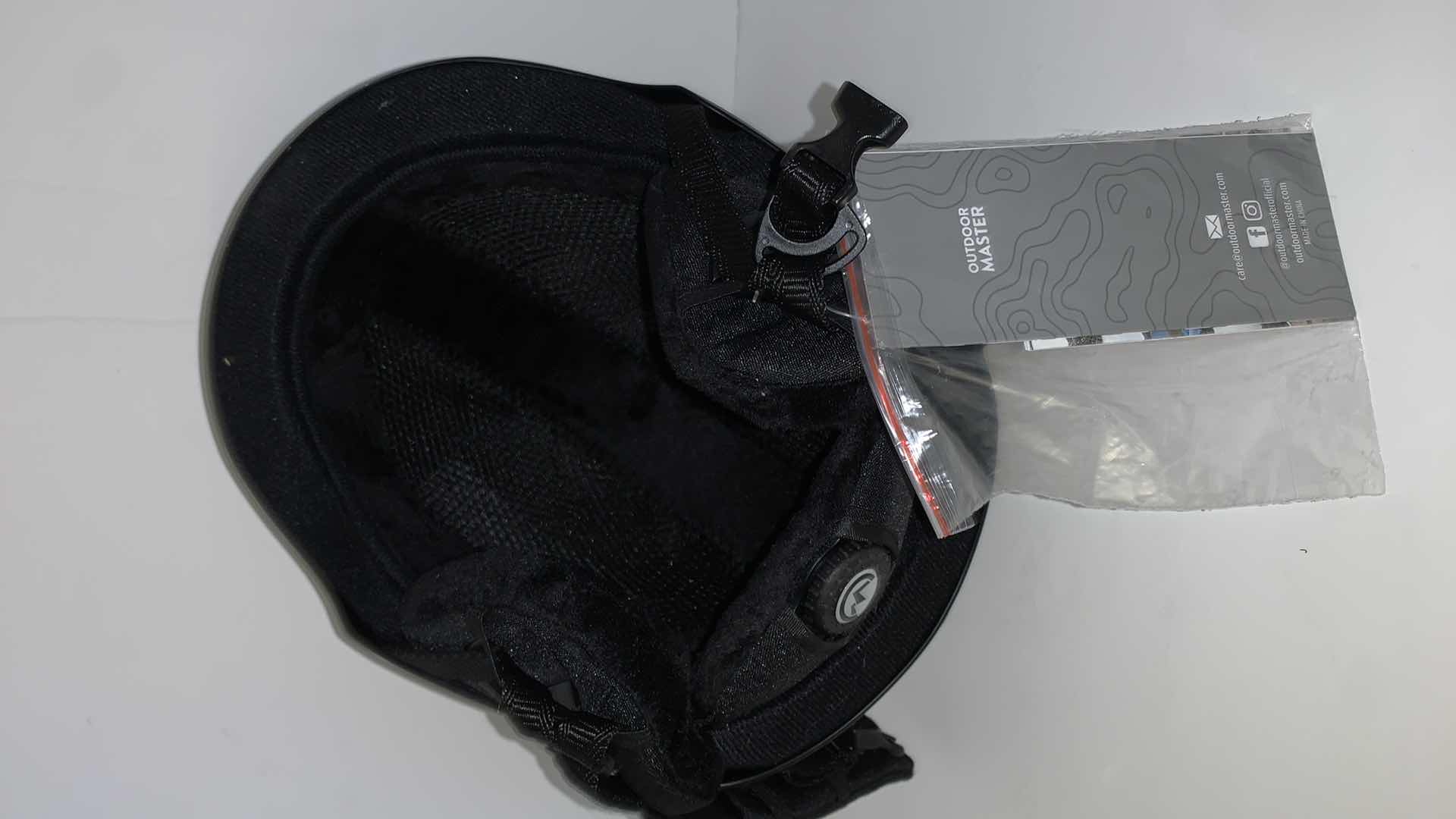 Photo 1 of OUTDOOR MASTER HELMET CHILDS L