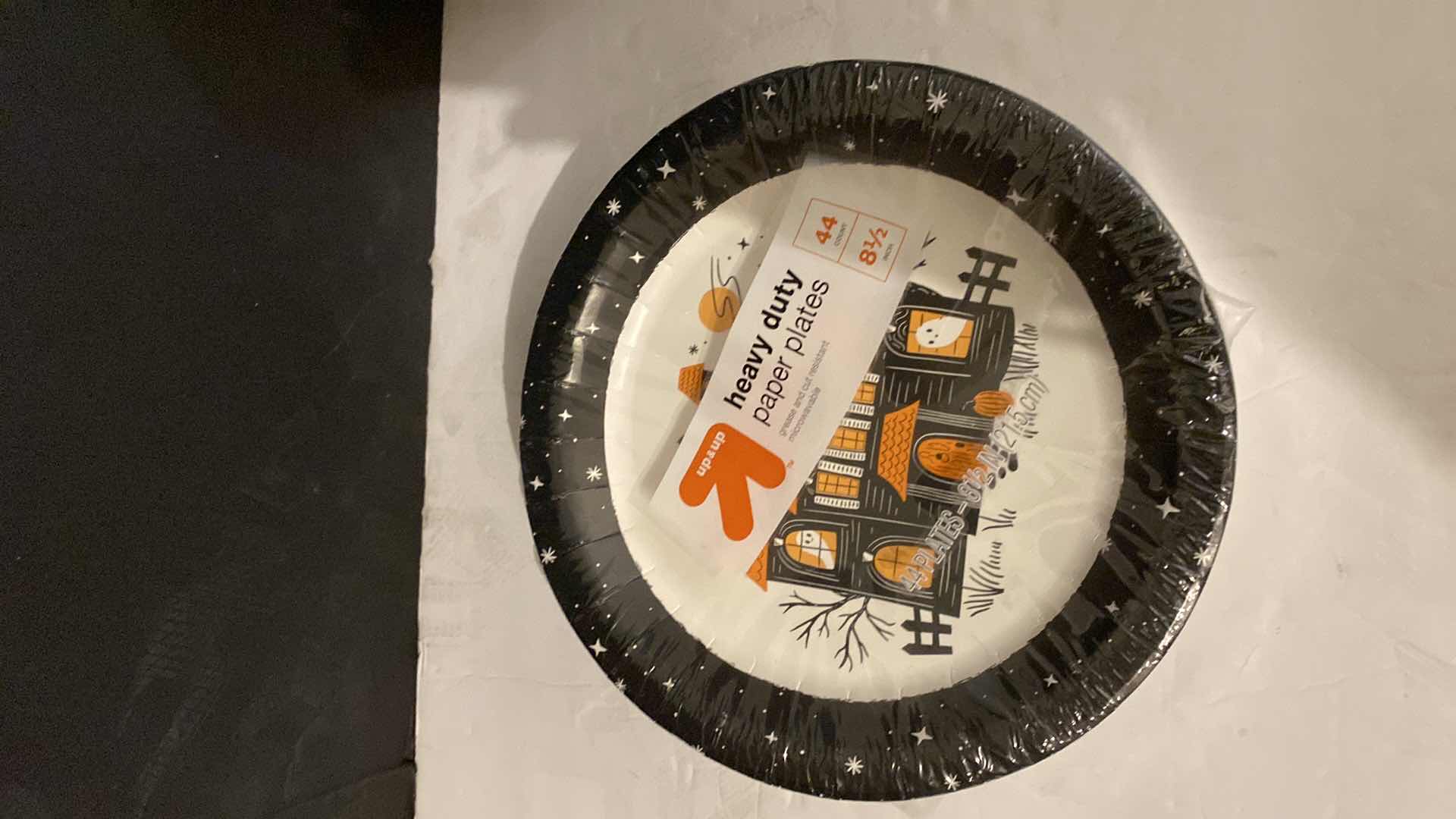 Photo 1 of NEW 6 PACKAGES 44 COUNT HALLOWEEN PAPER PLATES