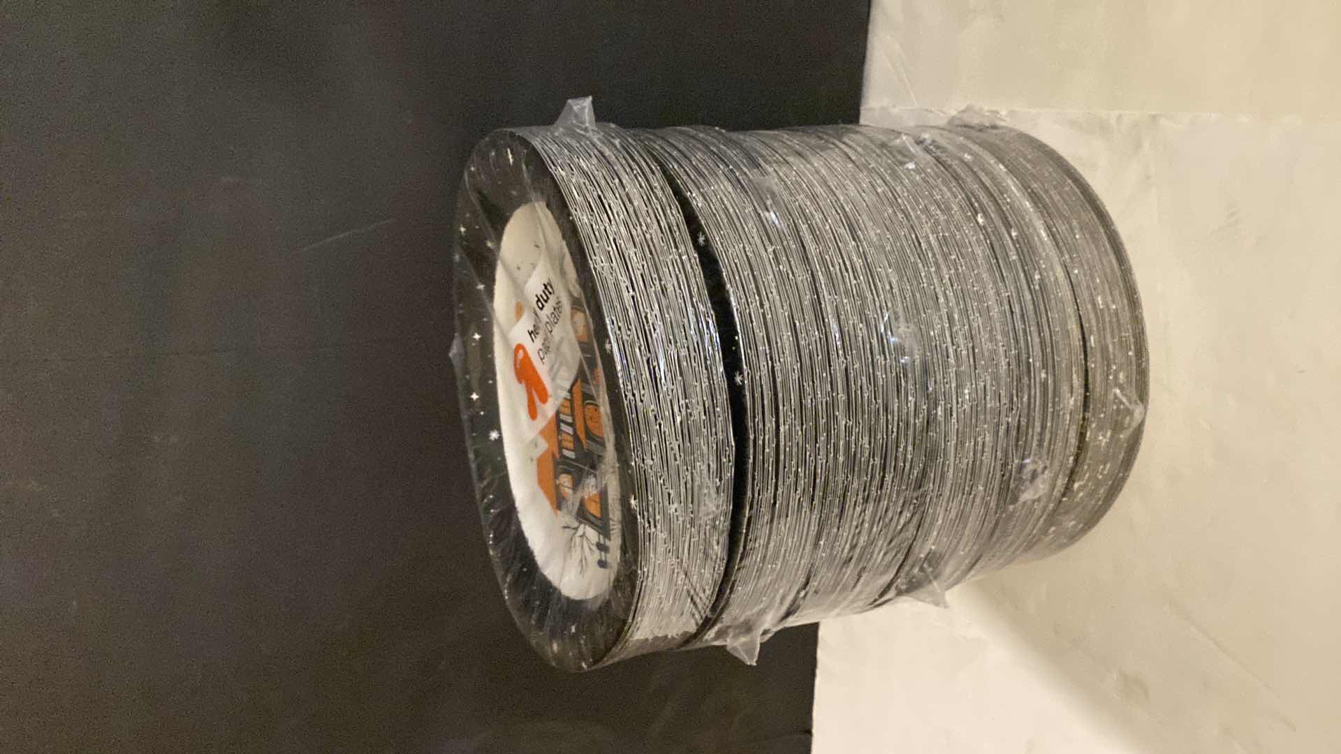 Photo 1 of NEW 6 PACKAGES 44 COUNT HALLOWEEN PAPER PLATES